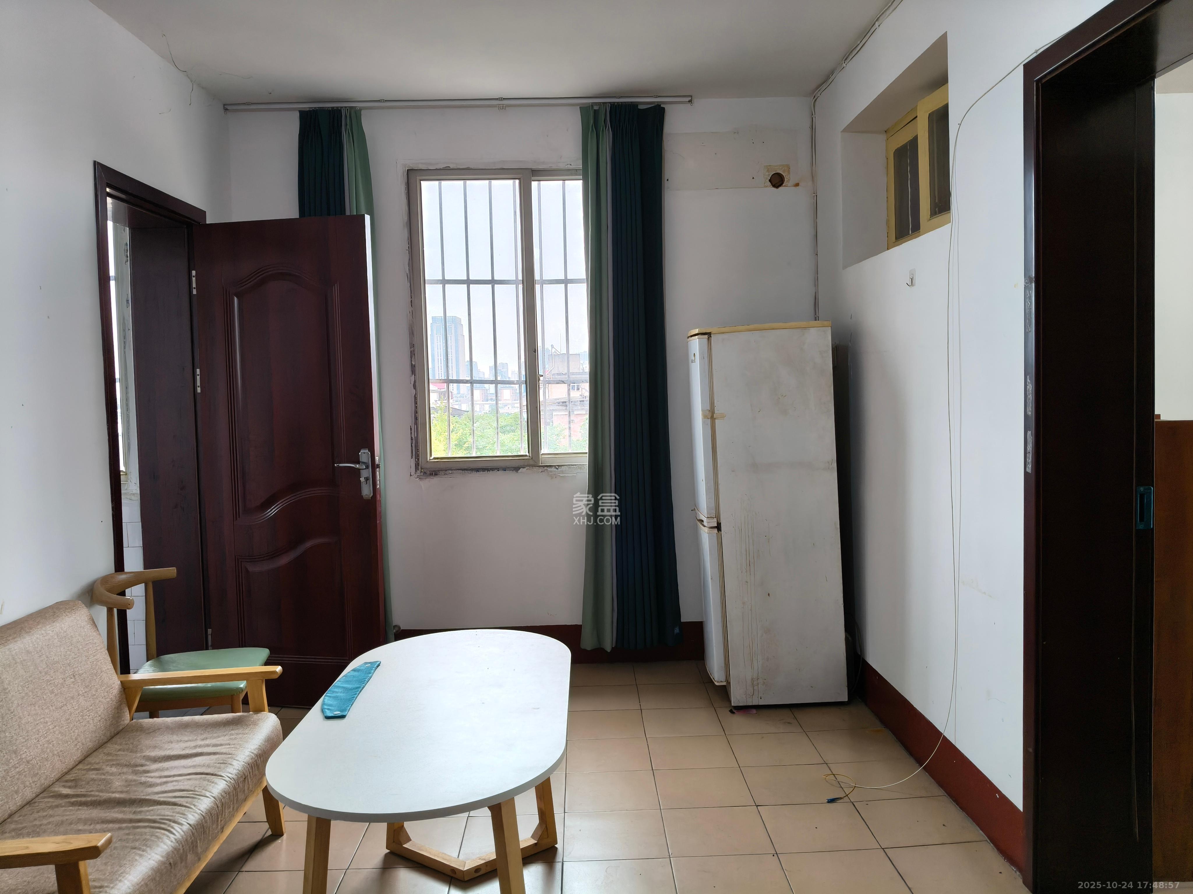 桂花二村  3室1厅1卫    1300.0元/月