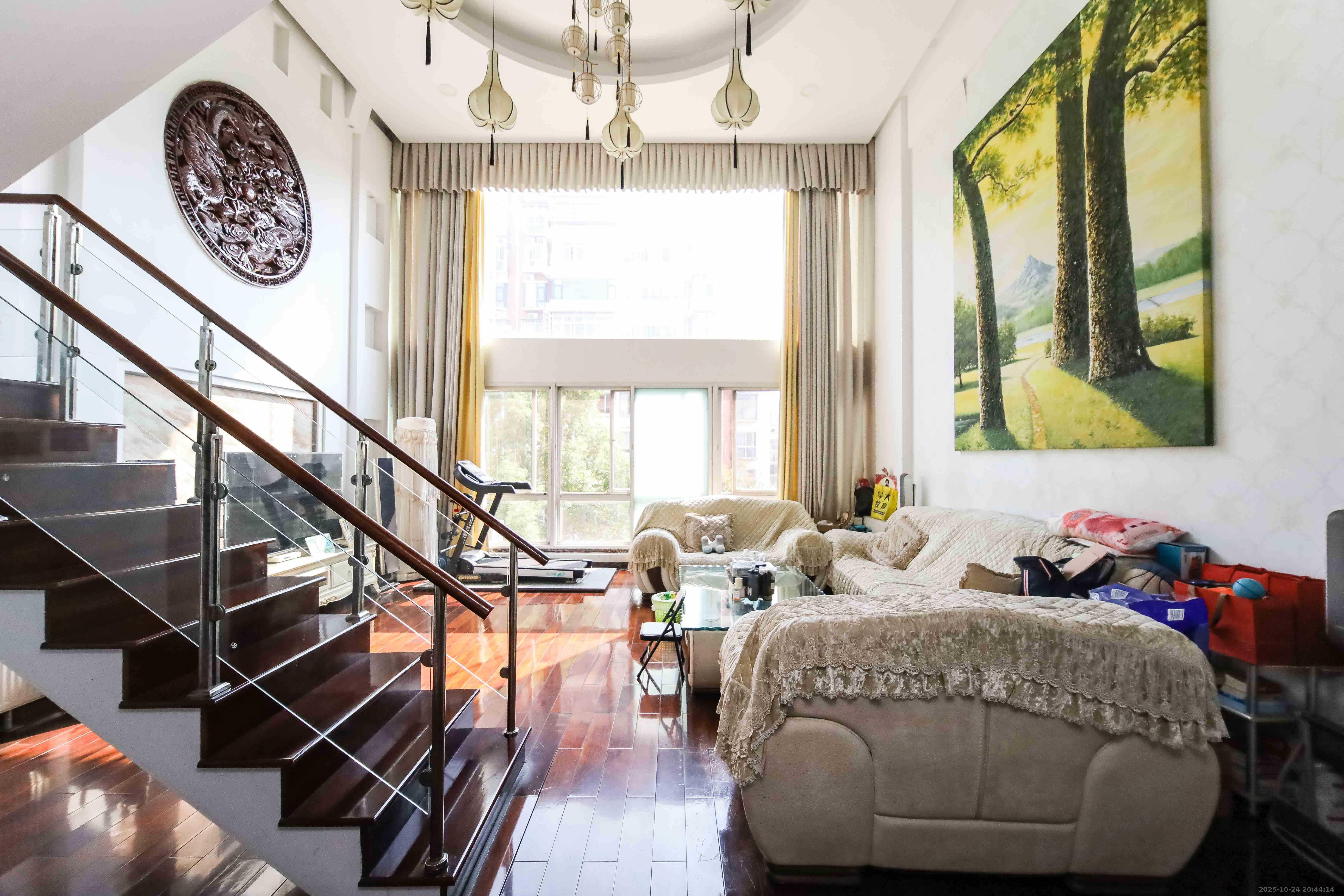 惠泽园  5室2厅4卫    242.0万客厅