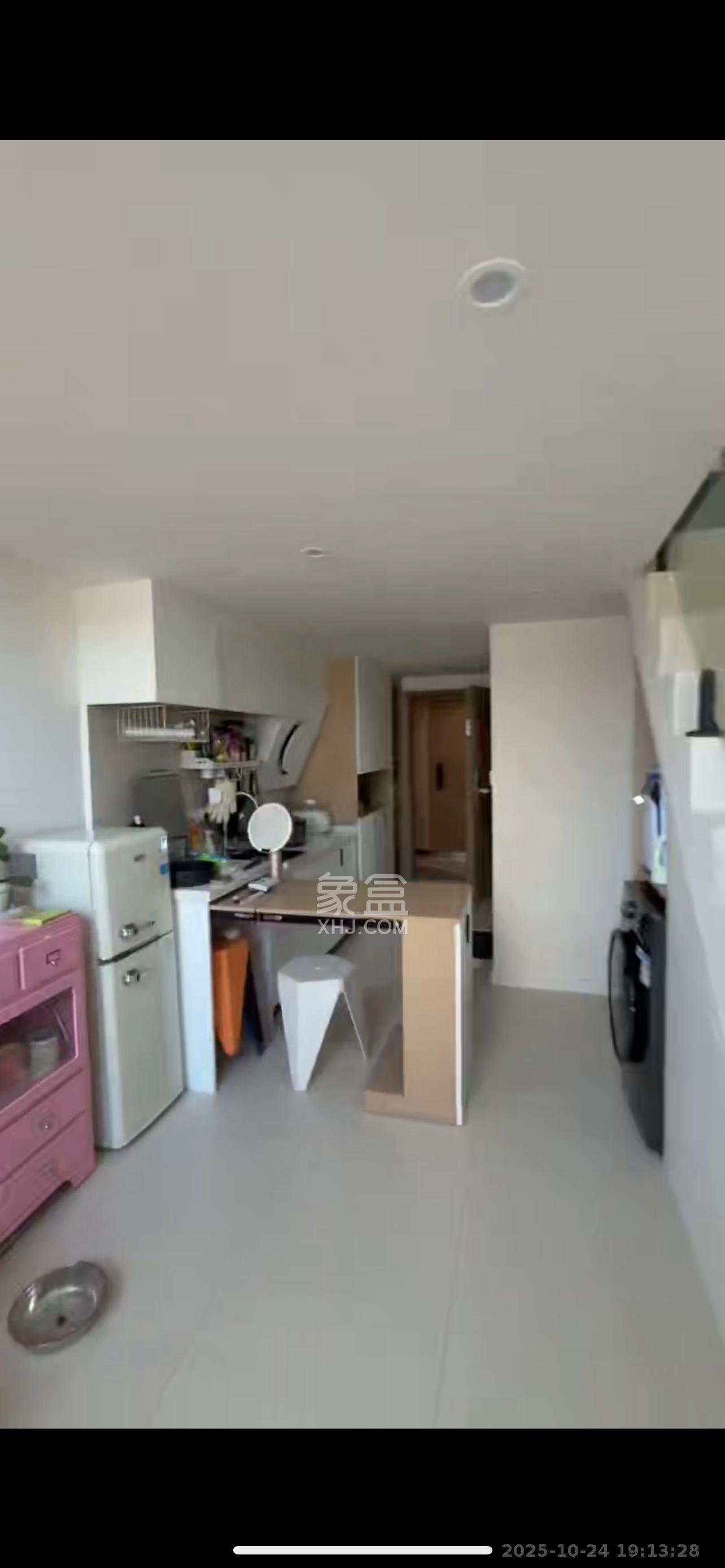 卓越江岸  1室1厅1卫    2300.0元/月室内图