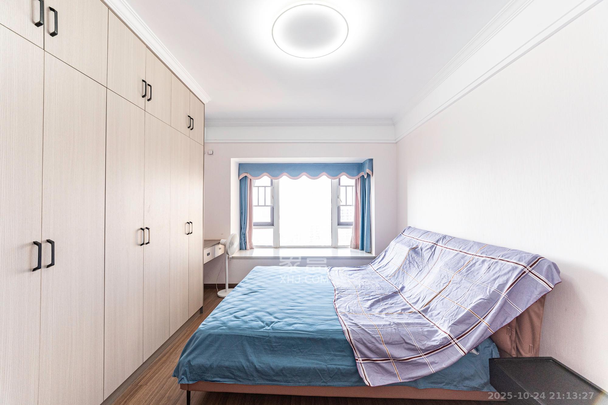 保利香槟国际  4室2厅2卫    108.0万卧室