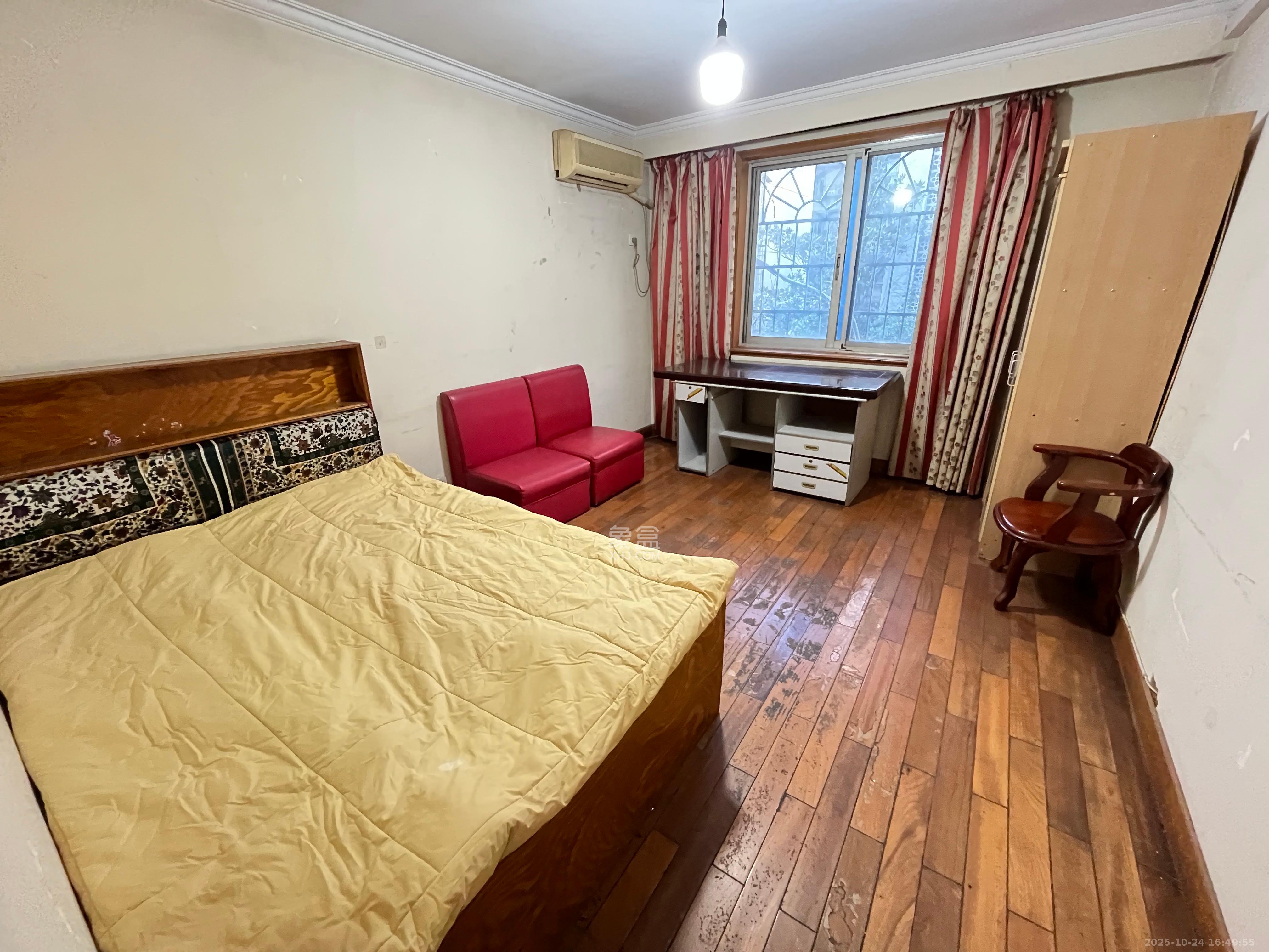 鸿园小区  2室1厅1卫    1500.0元/月室内图