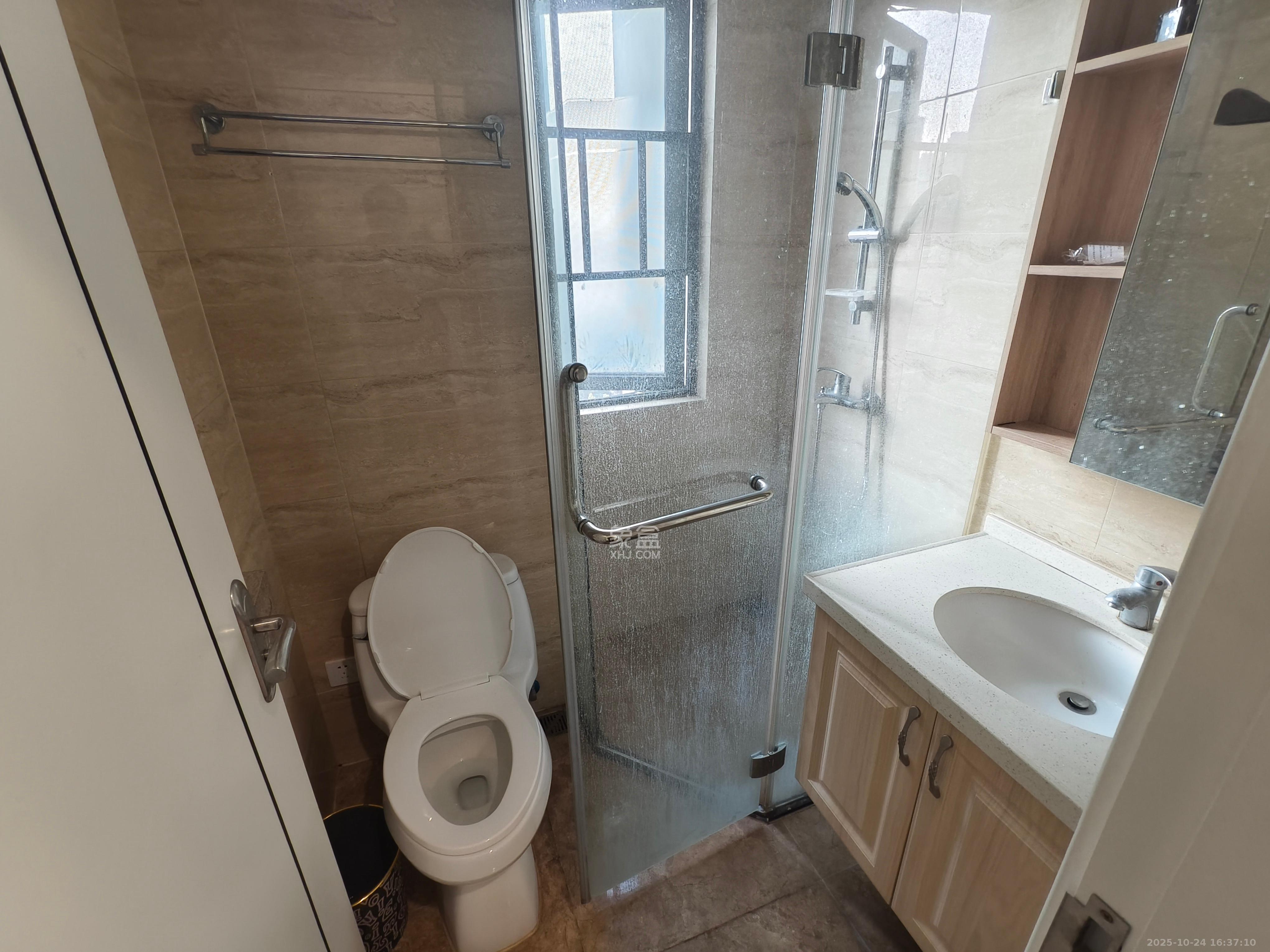 万润滨江天著  3室2厅2卫    2600.0元/月 万润滨江天著  3室2厅2卫    2600.0元/月室内图