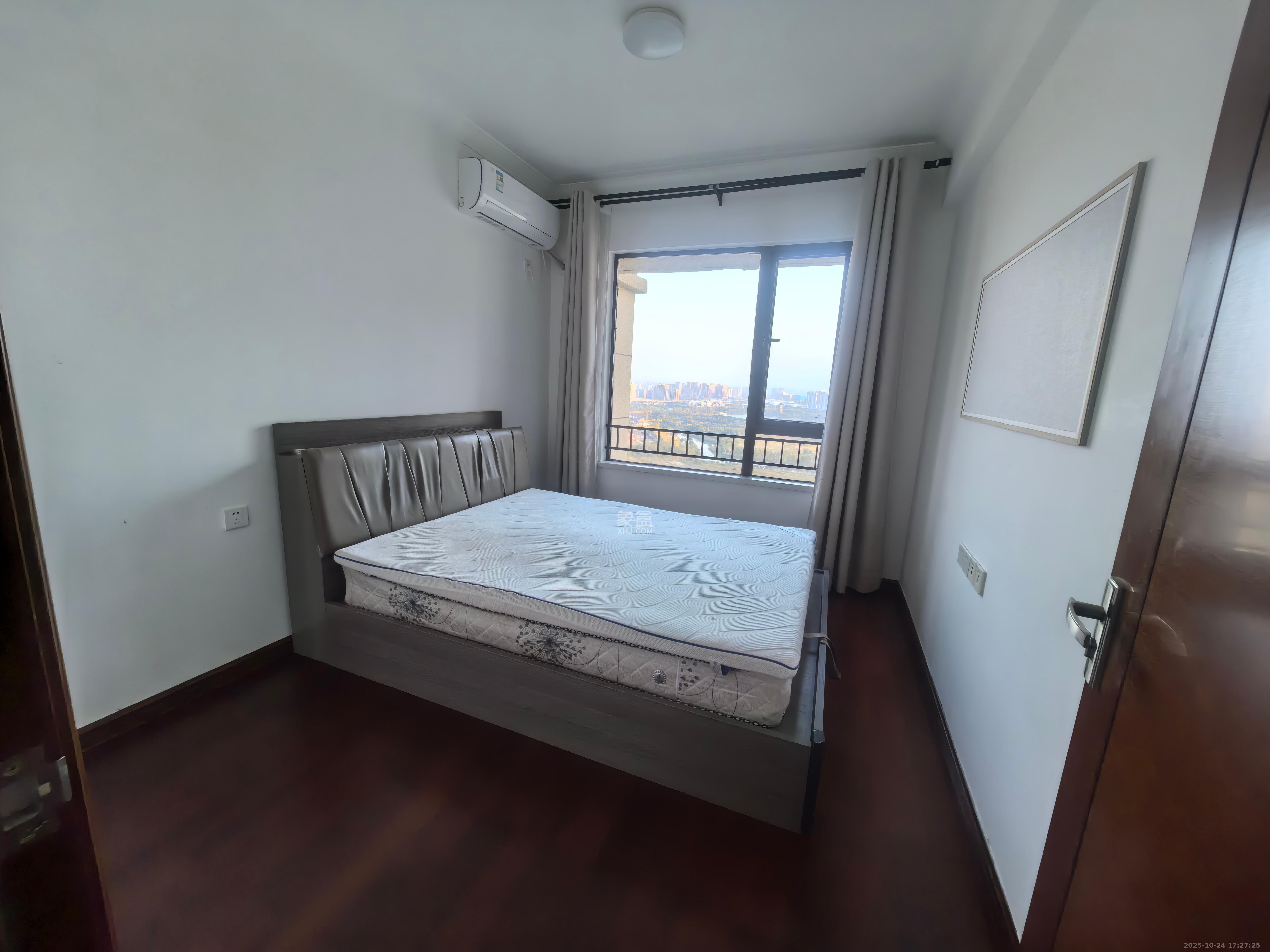 中海国际五期 3室2厅1卫 2000.0元/月 中海国际五期 3室2厅1卫 2000.0元/月室内图