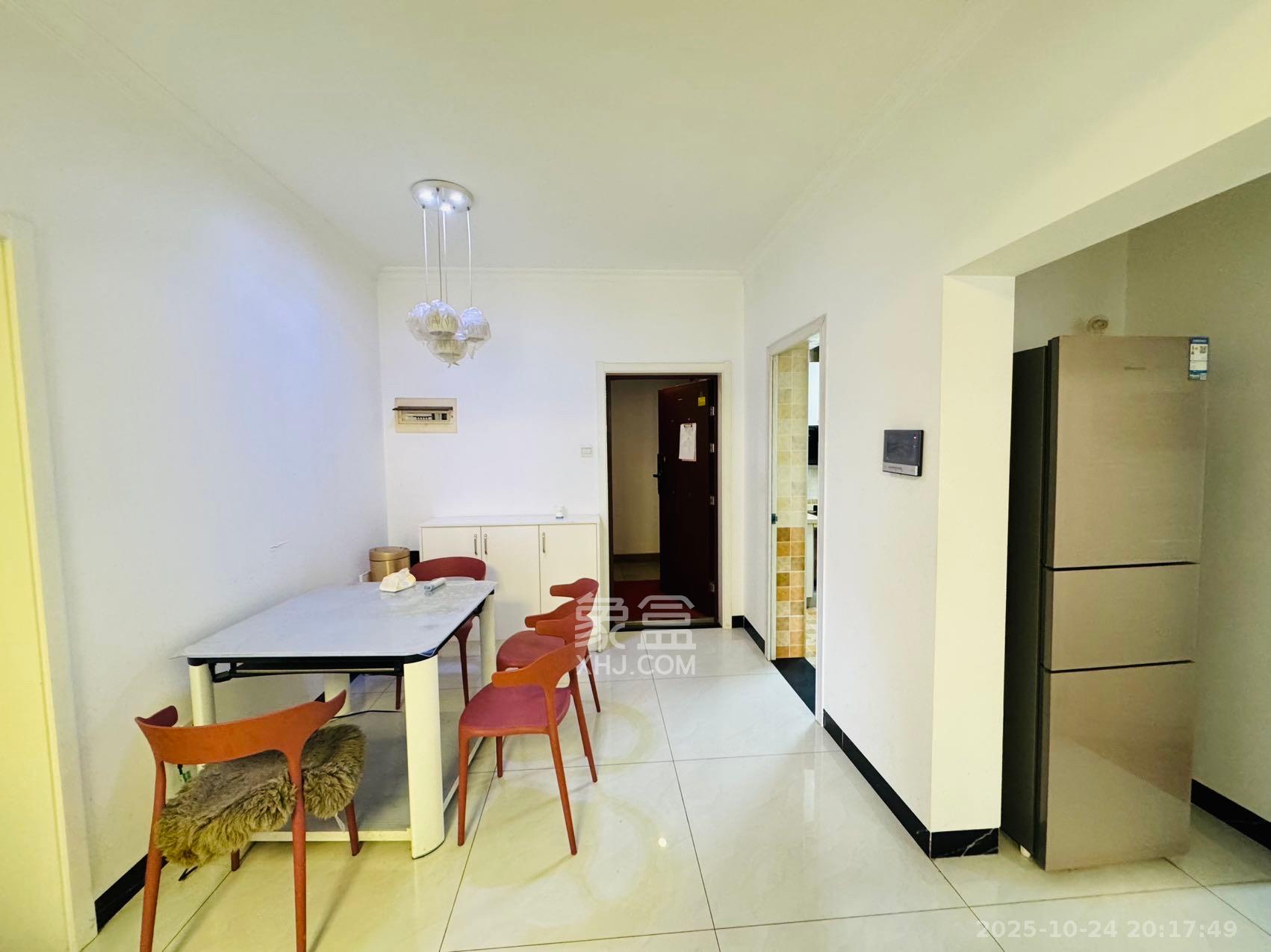 半山壹号 1室2厅1卫 2600.0元/月 半山壹号 1室2厅1卫 2600.0元/月室内图