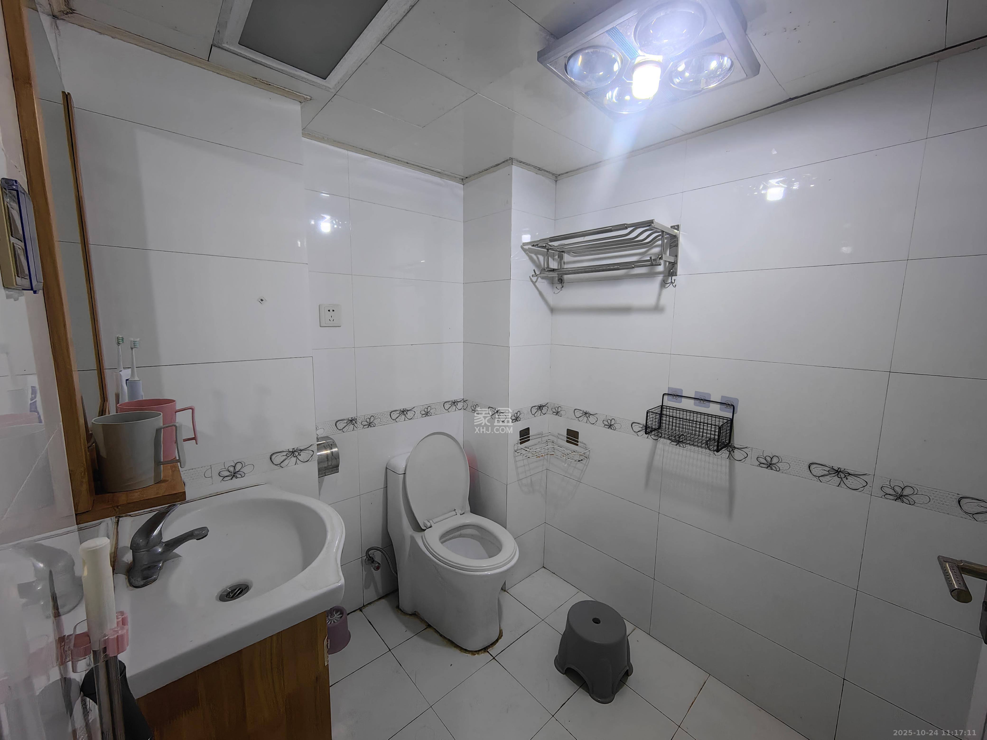 新芙蓉之都  1室1厅1卫    1600.0元/月室内图