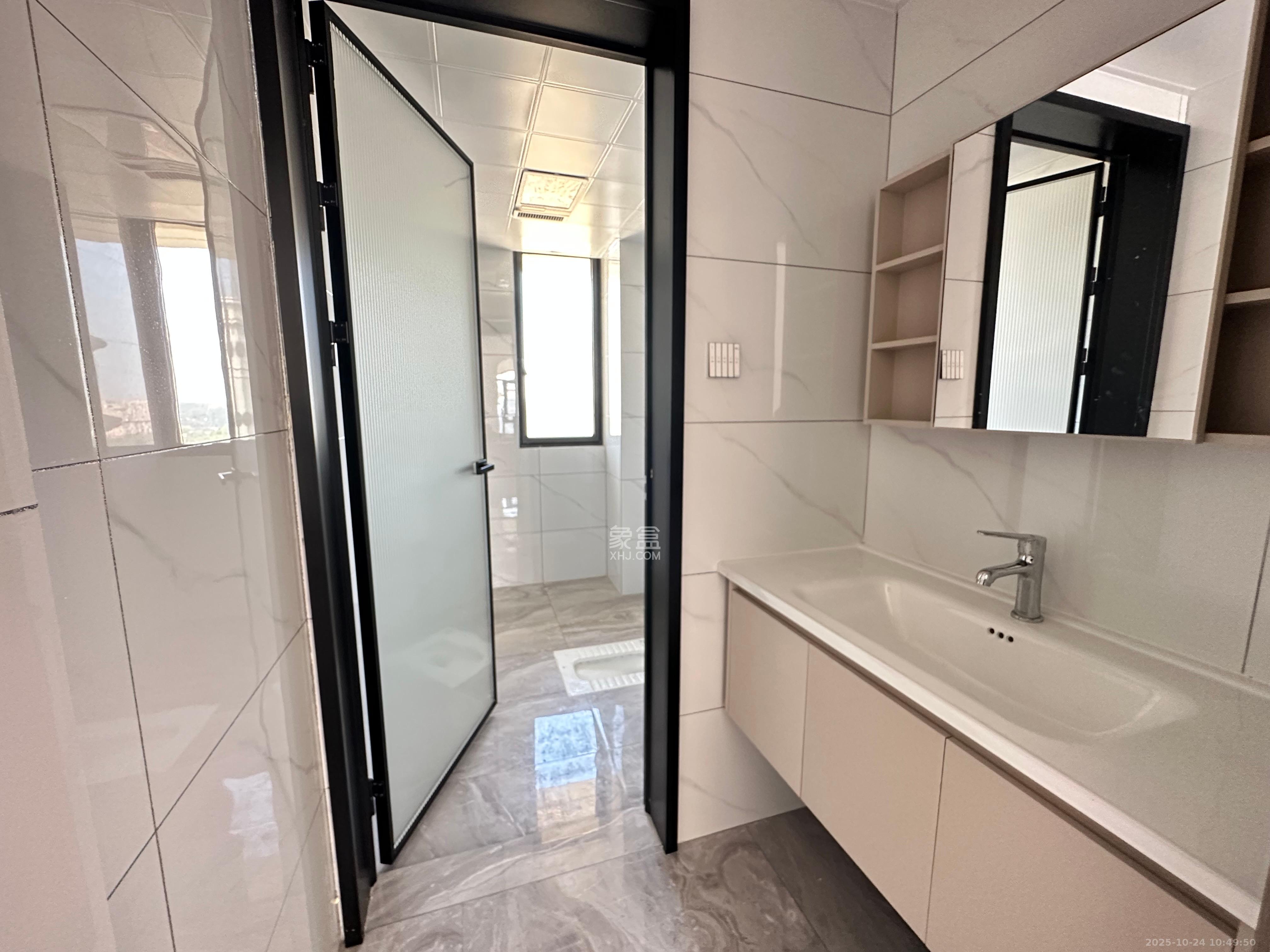 幸福庄园御园  3室2厅2卫    2500.0元/月室内图