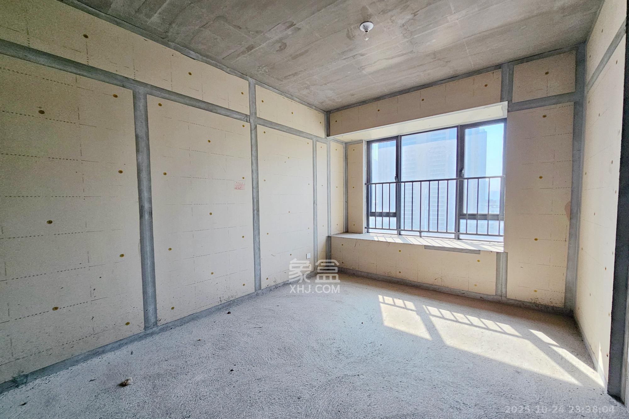 长房东旭国际  4室2厅3卫    300.0万 长房东旭国际  4室2厅3卫    300.0万卧室