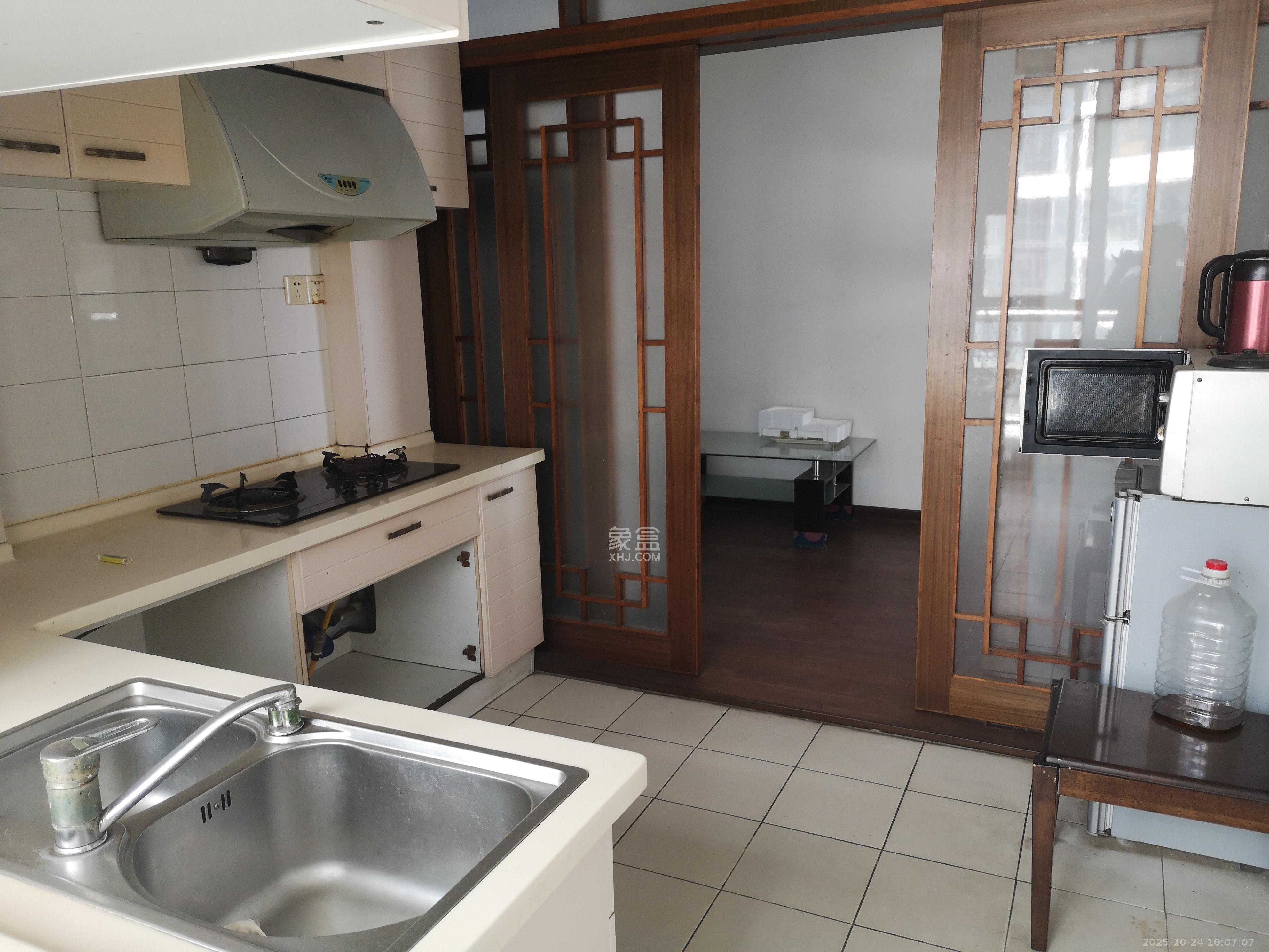 沁园春  3室2厅2卫    2700.0元/月 沁园春  3室2厅2卫    2700.0元/月室内图