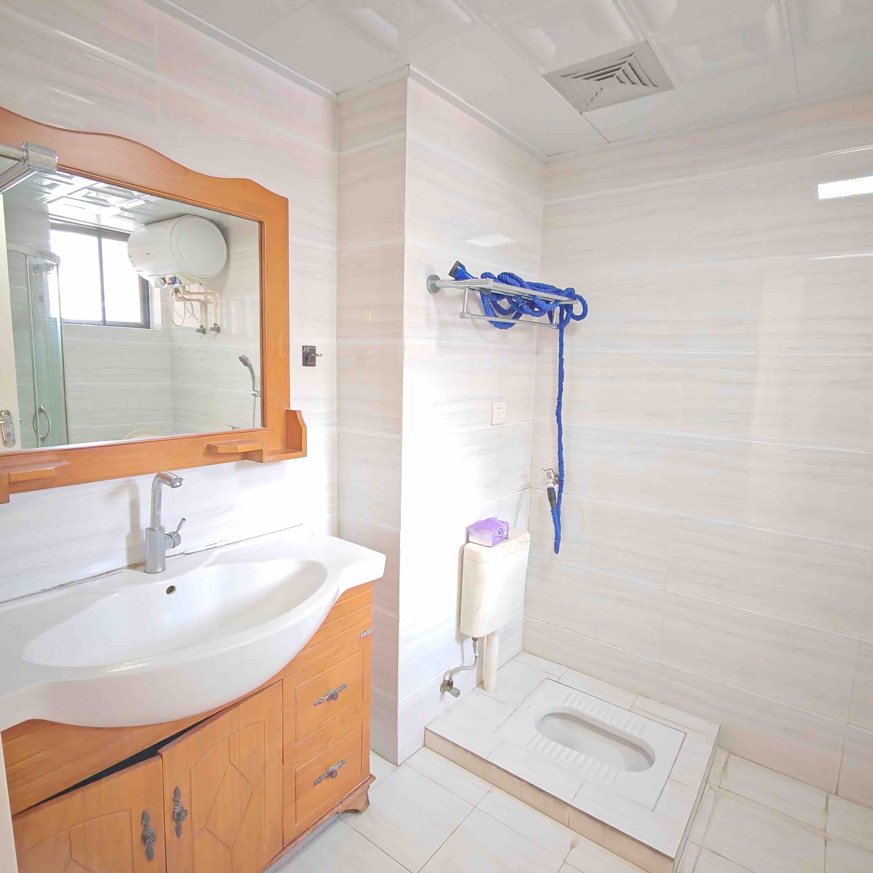 国兴城（C区）  2室2厅1卫    200.0万客厅