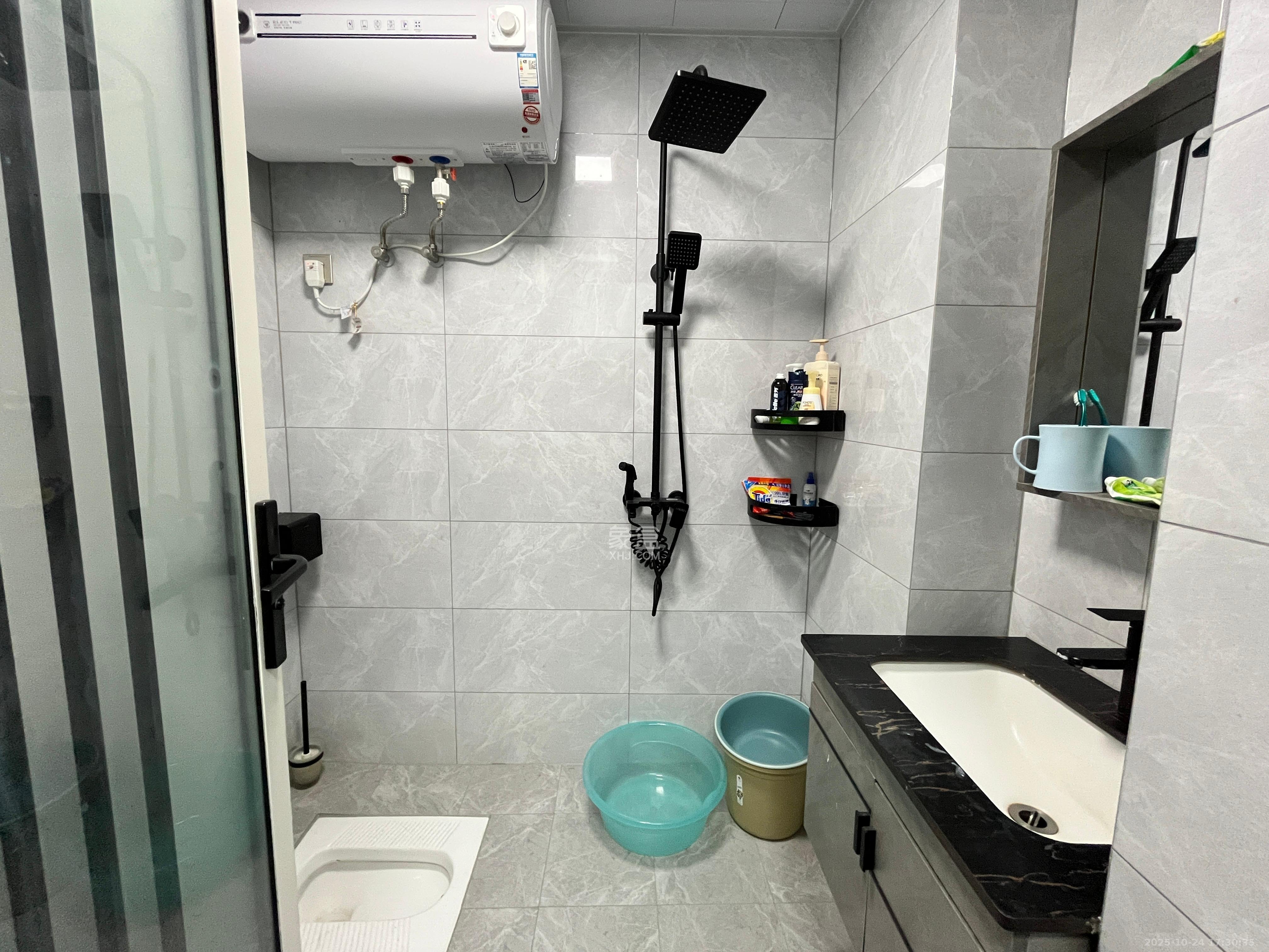 润和国际广场  1室1厅1卫    1700.0元/月 润和国际广场  1室1厅1卫    1700.0元/月室内图