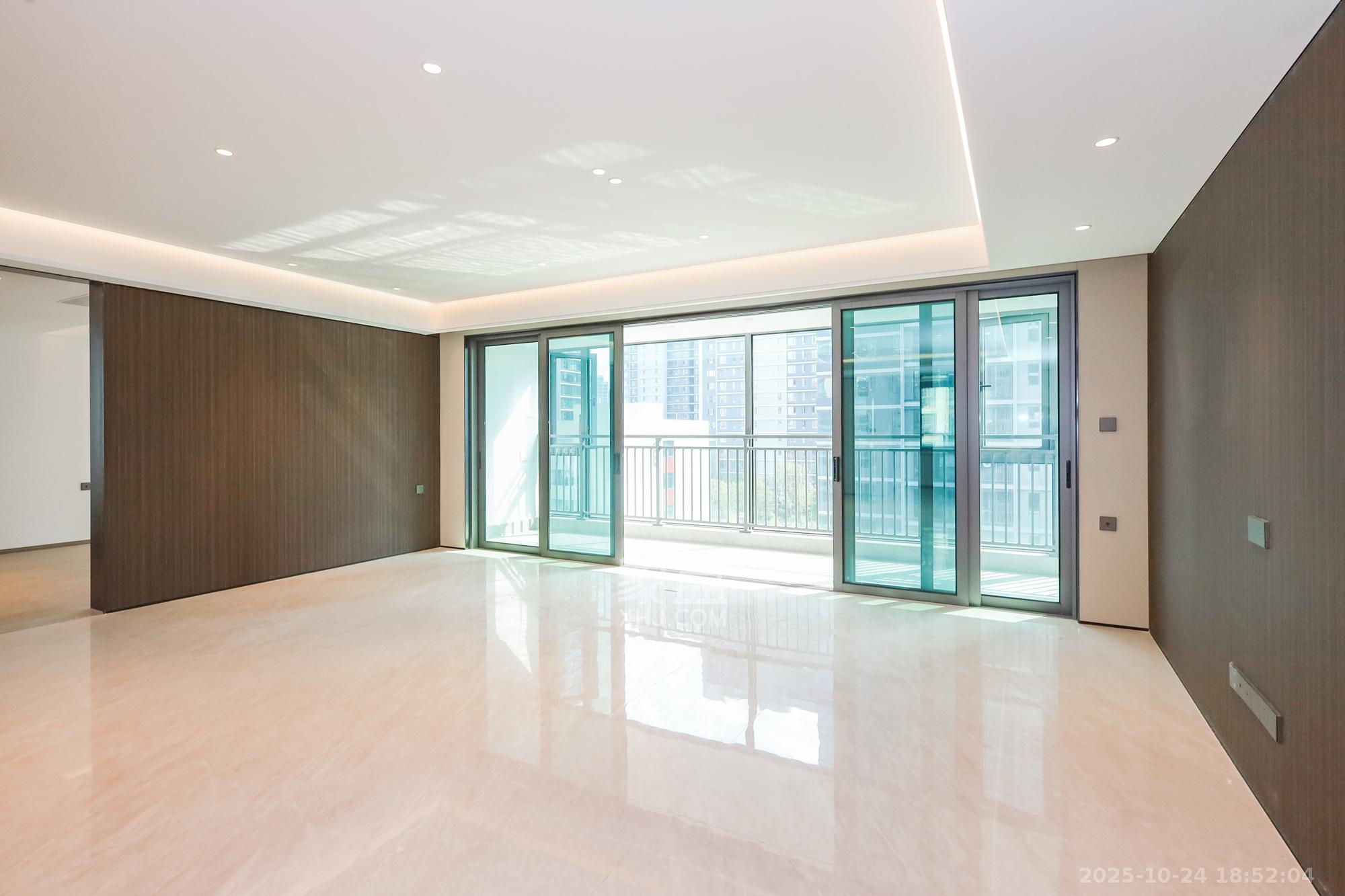 招商蛇口滨江境  3室2厅2卫    420.0万 招商蛇口滨江境  3室2厅2卫    420.0万客厅