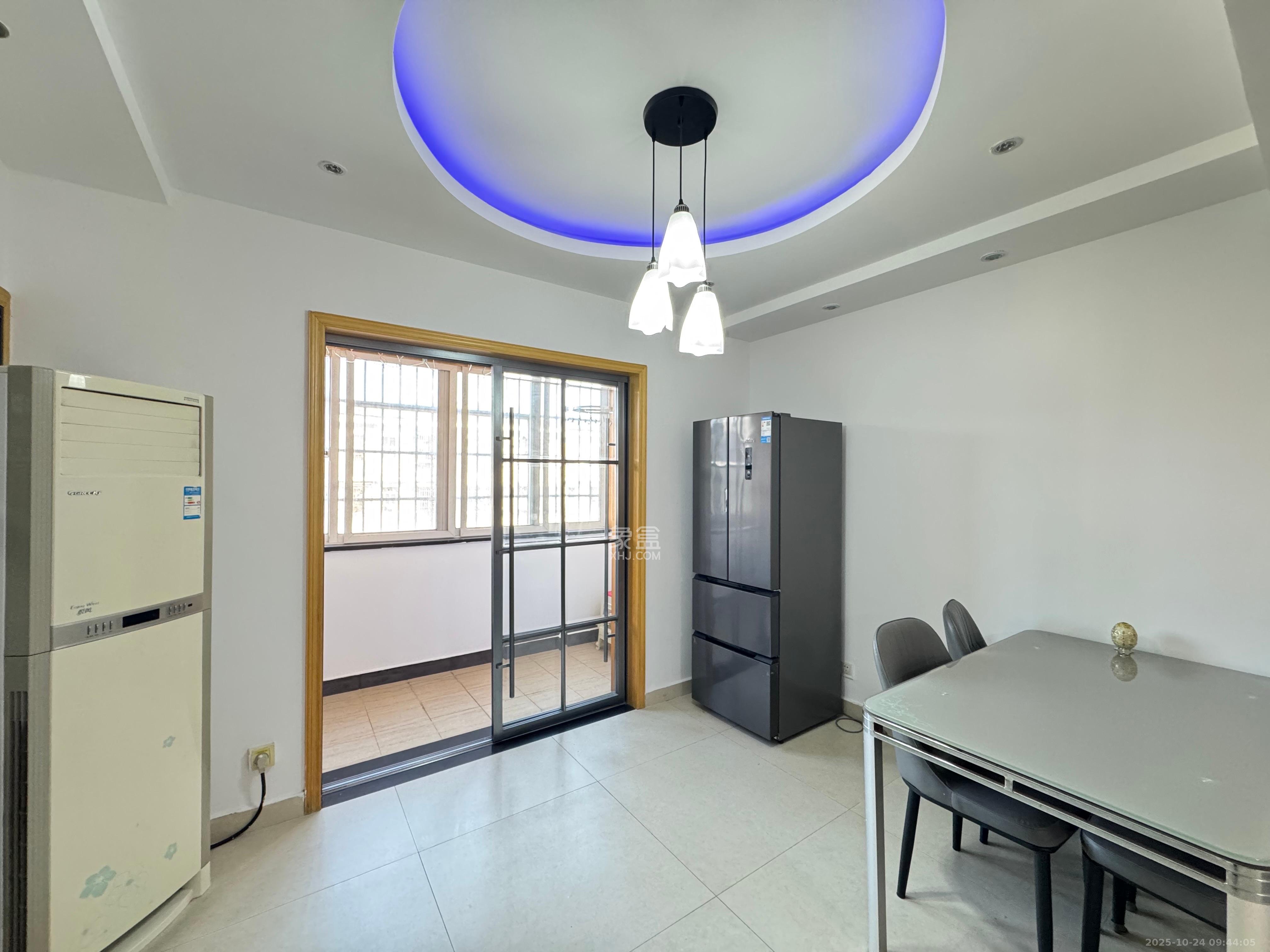 山水华景  3室2厅2卫    2800.0元/月 山水华景  3室2厅2卫    2800.0元/月室内图