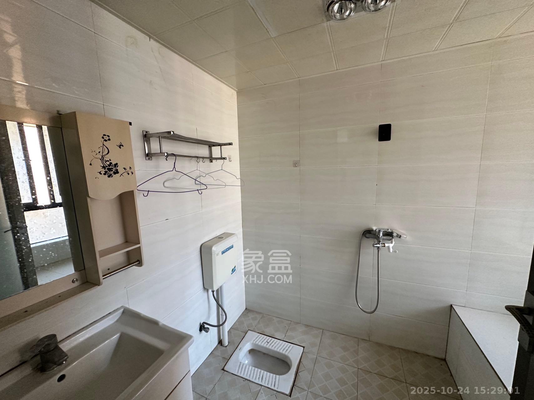 嘉福长安郡(融信澜悦、嘉福好美家园)  1室2厅1卫    2300.0元/月 嘉福长安郡(融信澜悦、嘉福好美家园)  1室2厅1卫    2300.0元/月室内图