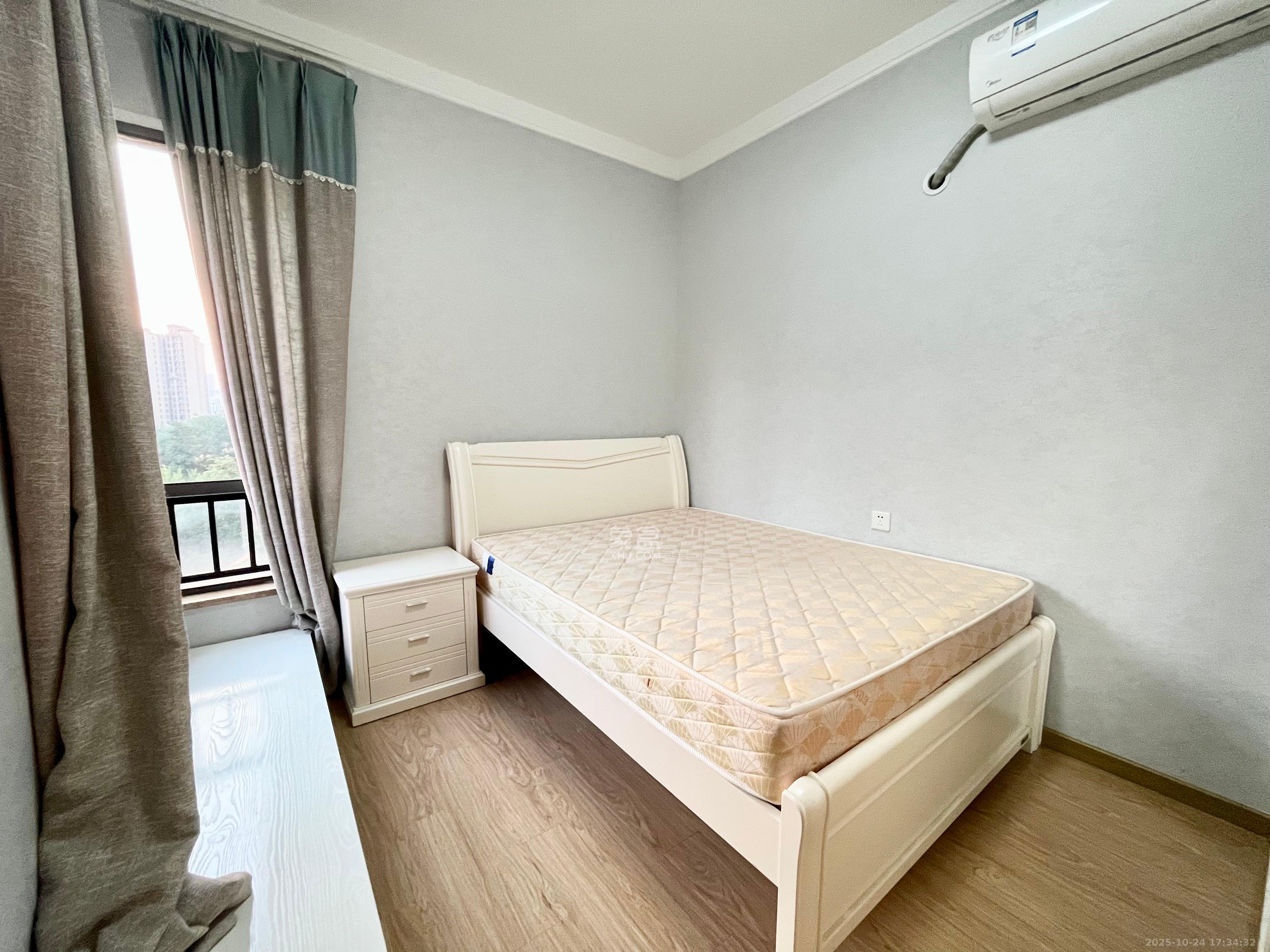 珠江郦城公园1号  2室2厅1卫    2600.0元/月 珠江郦城公园1号  2室2厅1卫    2600.0元/月室内图