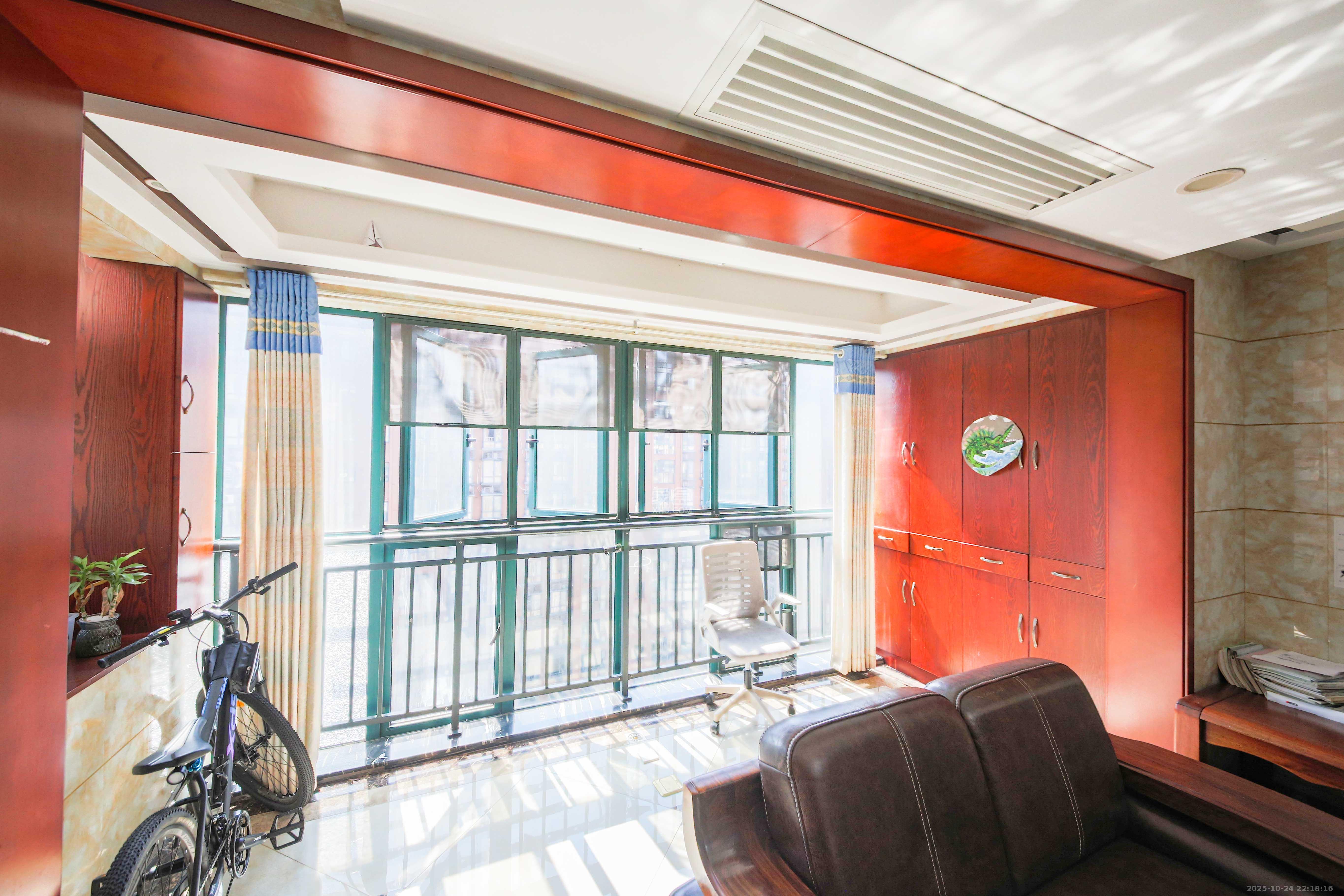 长沙欧洲城 3室2厅2卫 148.0万 长沙欧洲城 3室2厅2卫 148.0万阳台