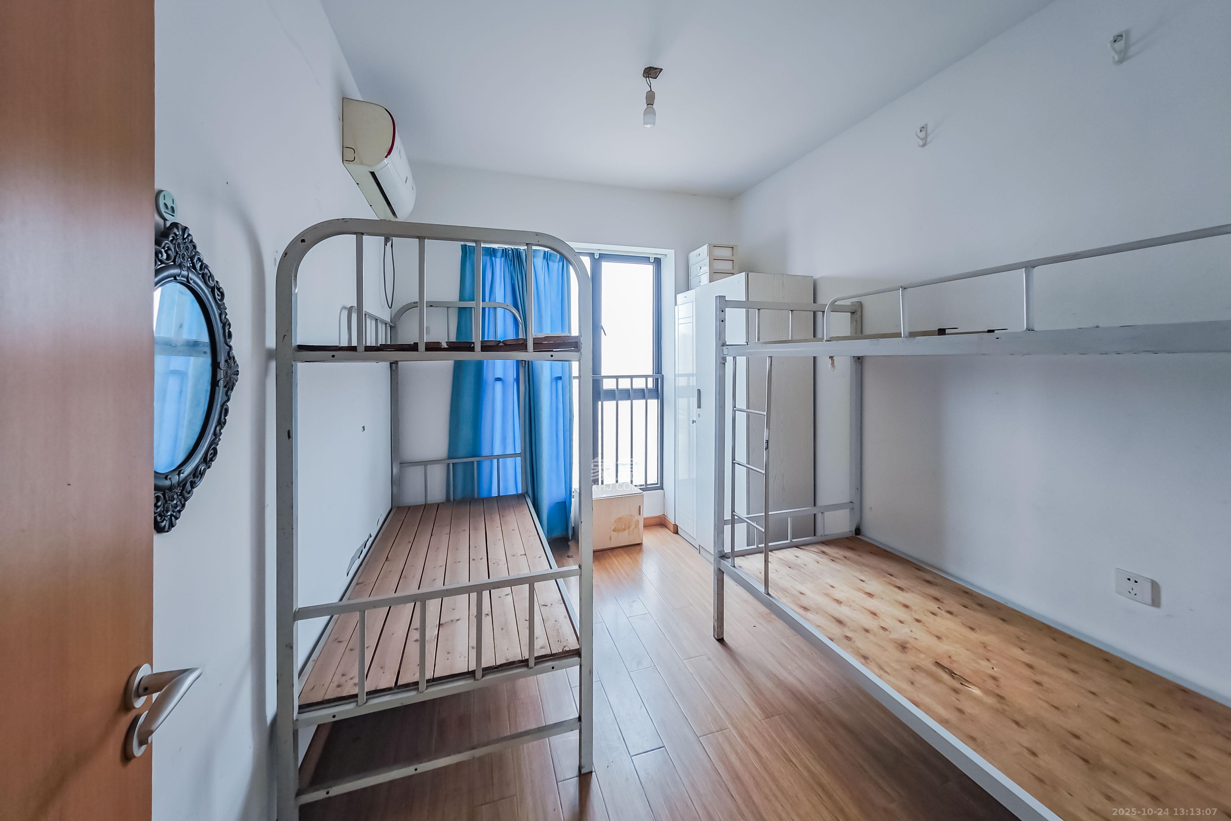 旭辉国际广场（永升商业广场）  4室2厅2卫    170.0万卧室