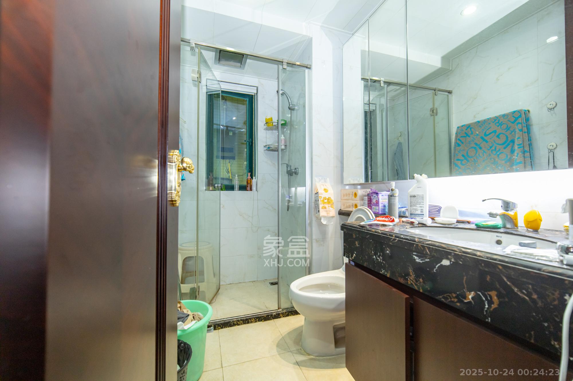 恒大雅苑  3室2厅2卫    106.0万卫生间