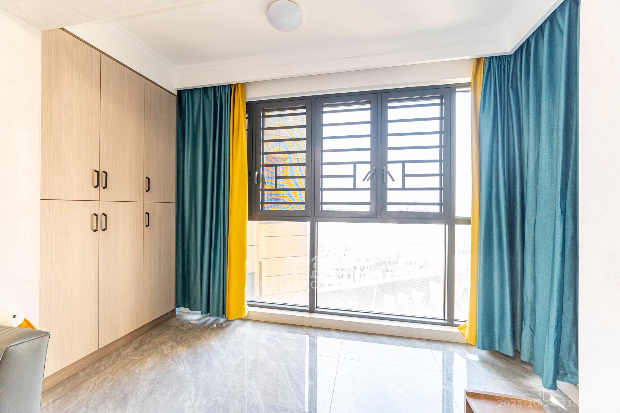 保利香槟国际 4室2厅2卫 108.0万 保利香槟国际 4室2厅2卫 108.0万阳台