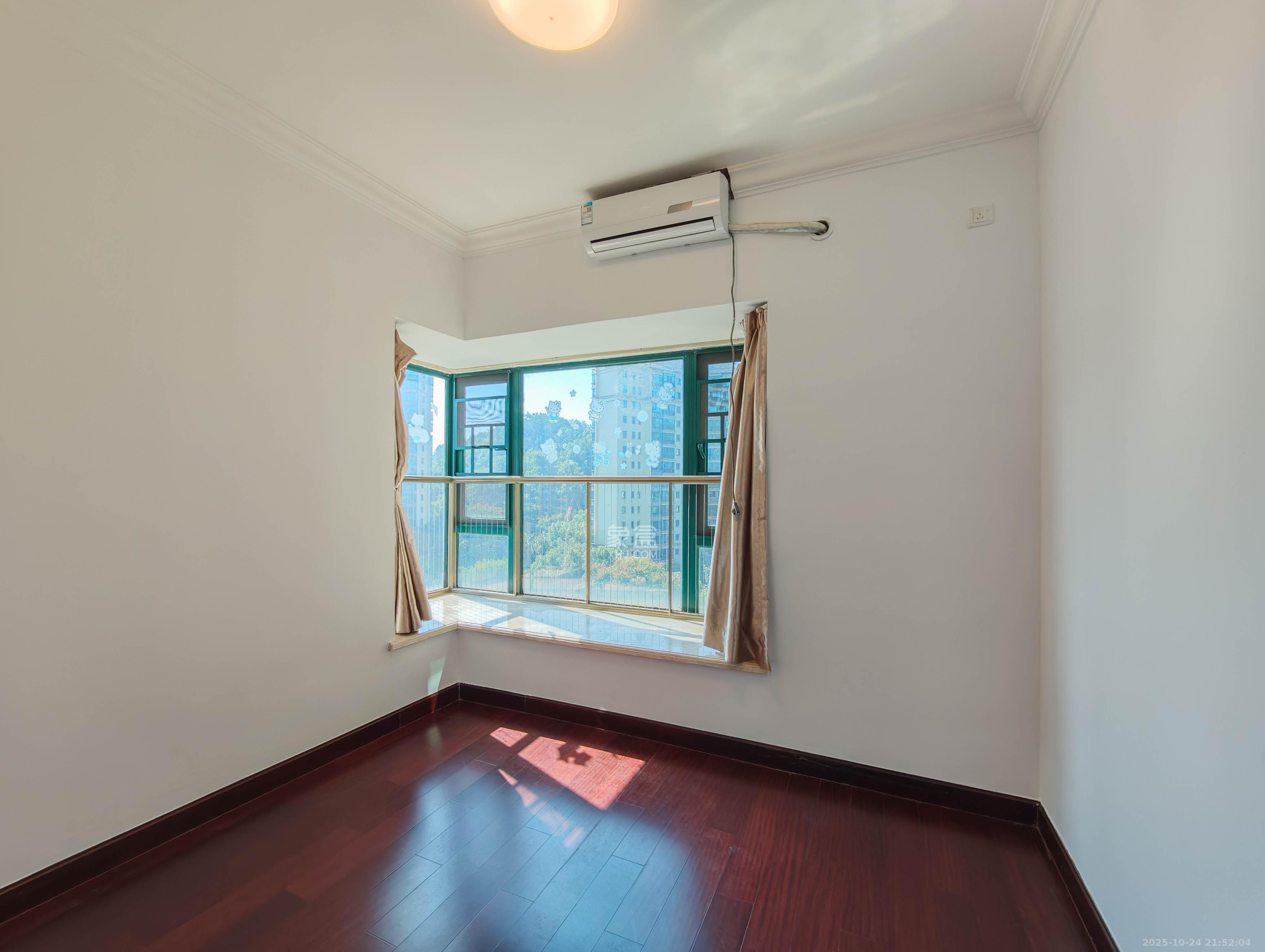 恒大城  4室2厅1卫    102.0万卧室