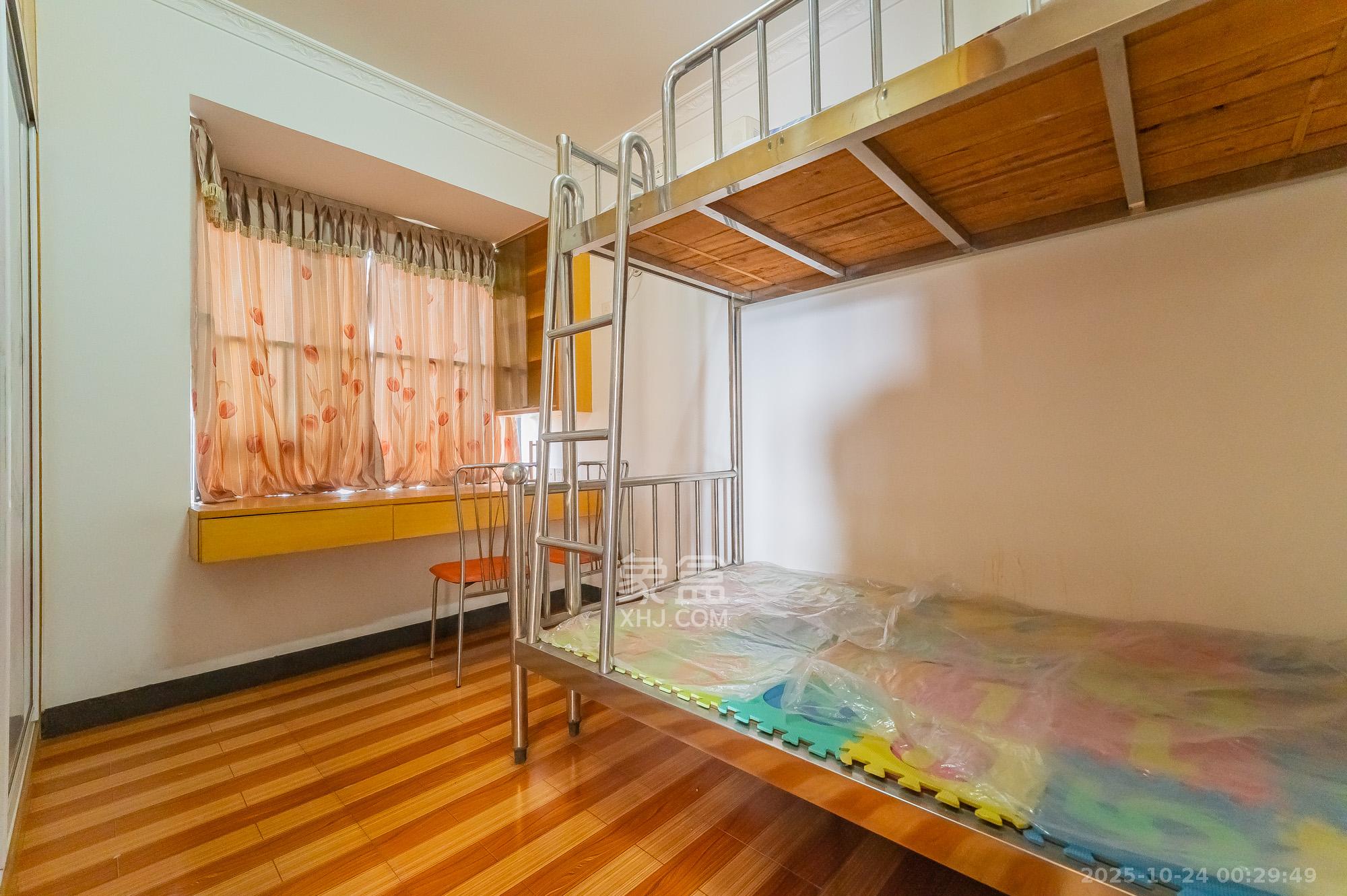 松雅湖金岸  2室2厅1卫    70.0万卧室