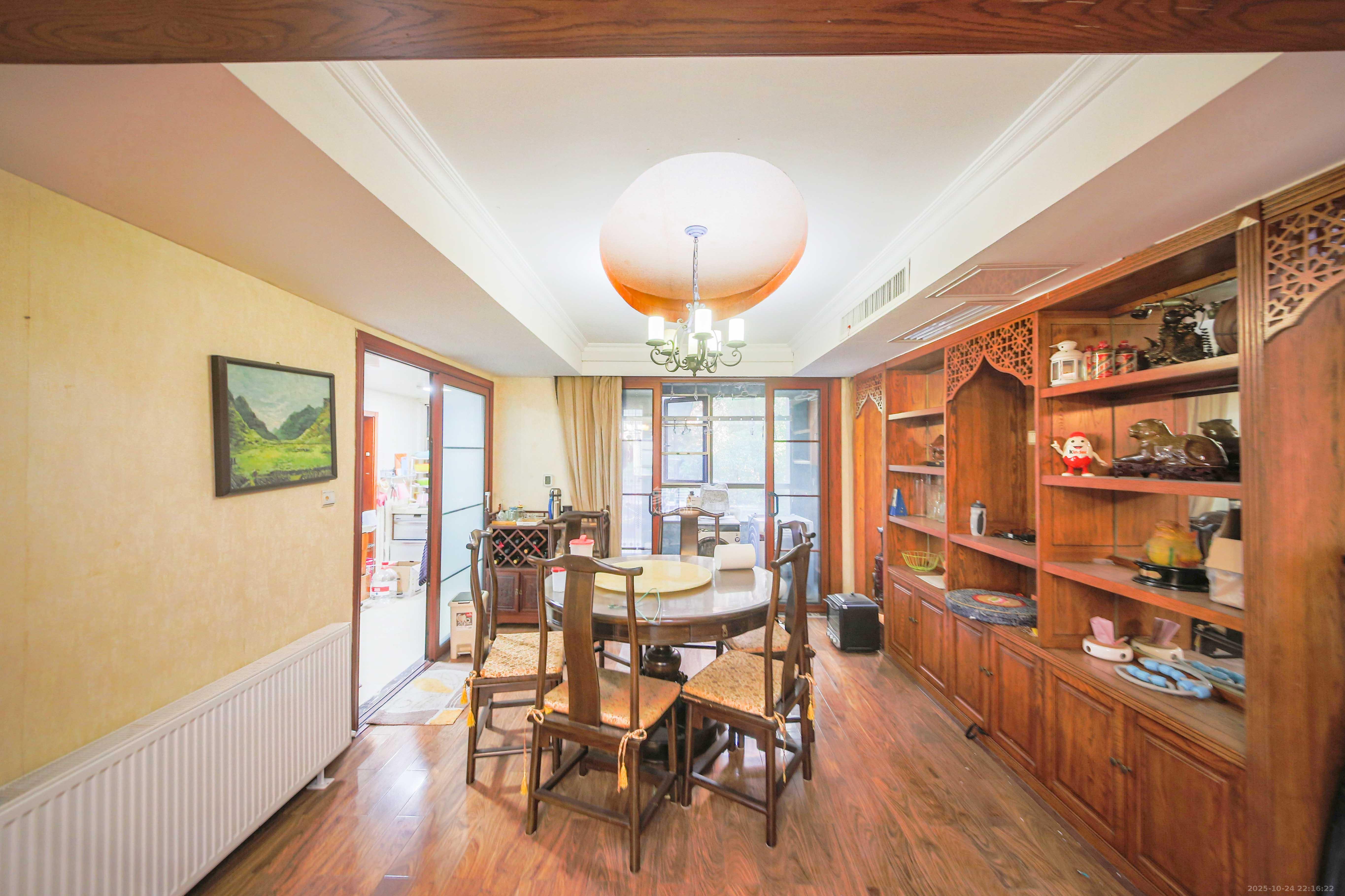 奥林匹克花园  4室2厅3卫    200.0万客厅