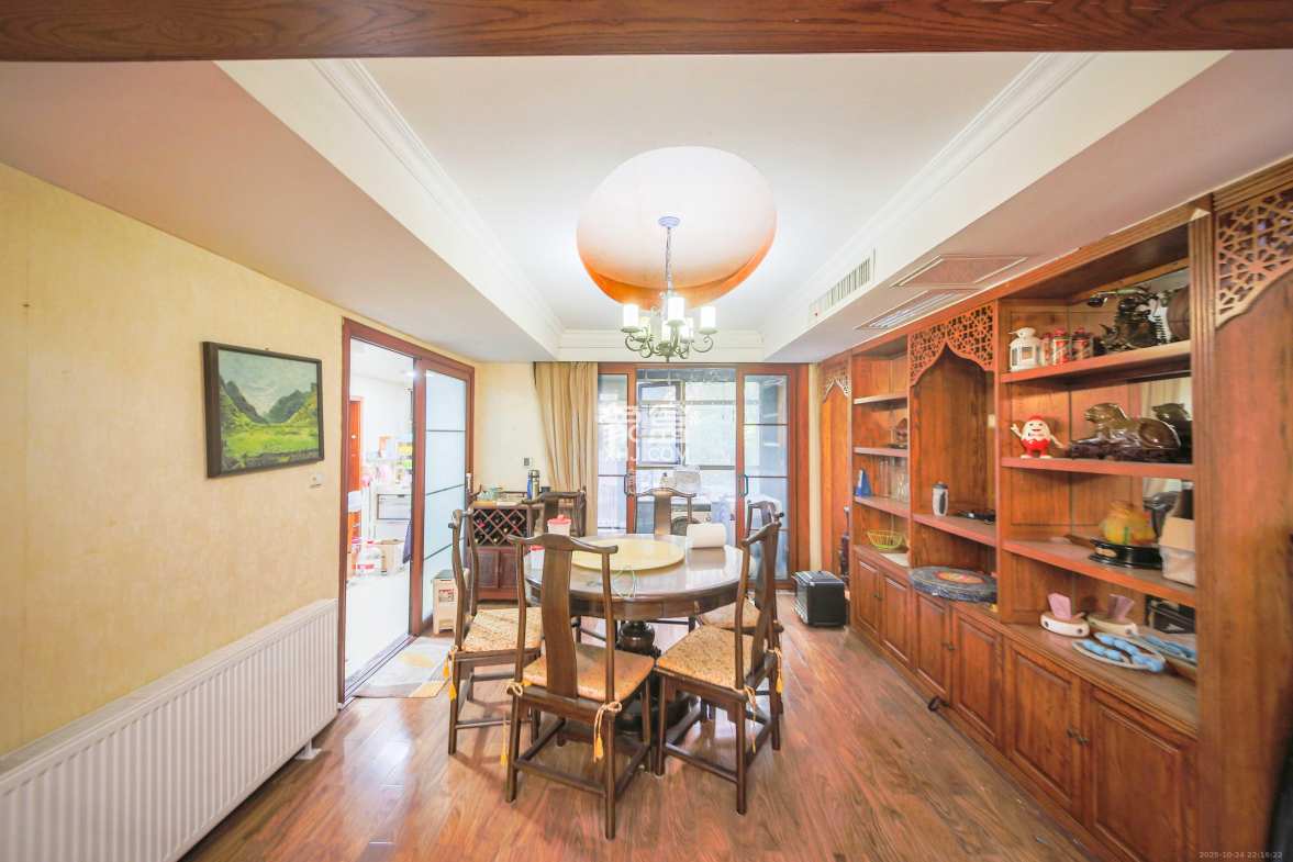 奥林匹克花园  4室2厅3卫    200.0万 奥林匹克花园  4室2厅3卫    200.0万客厅