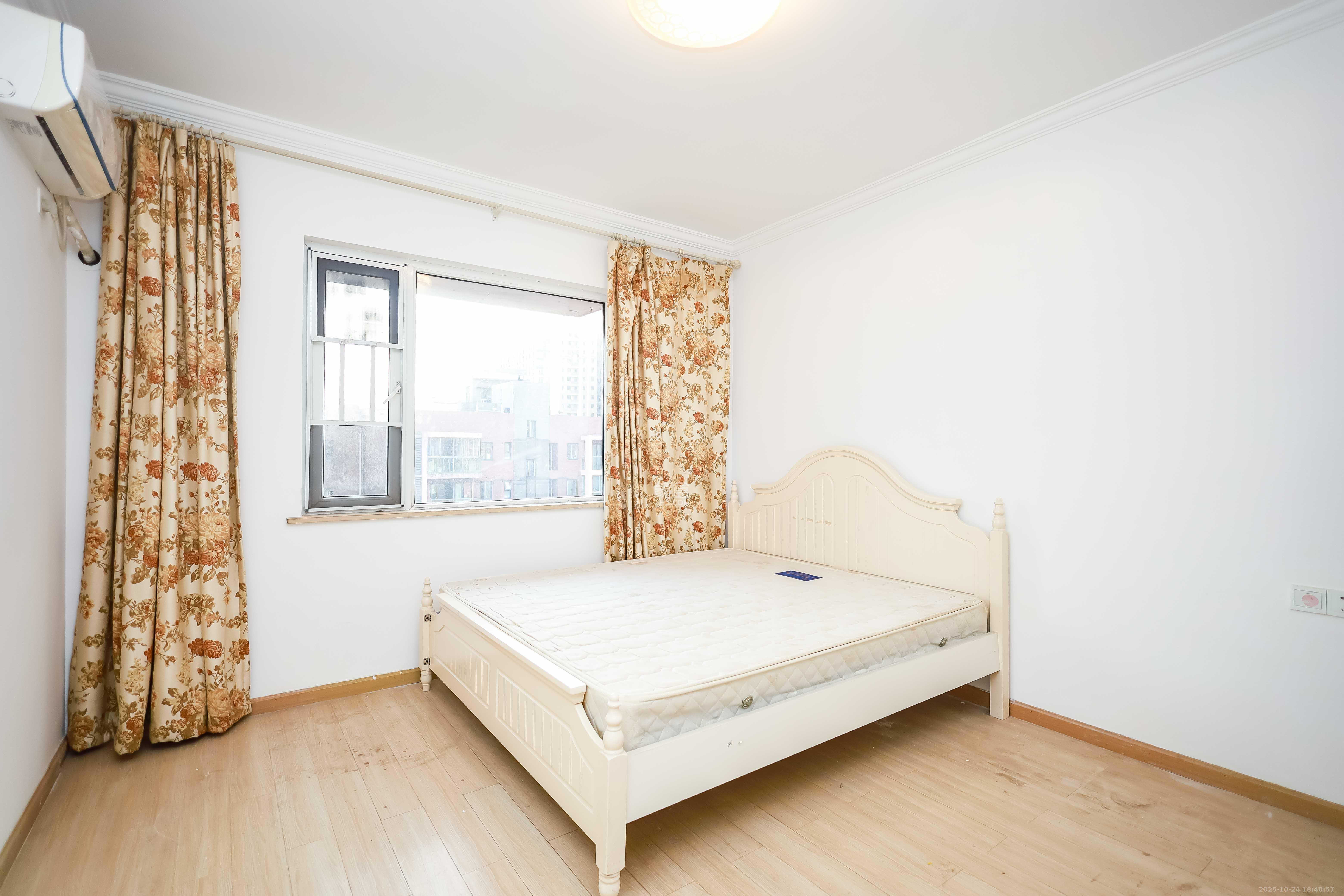 联美品格  3室2厅2卫    74.8万卧室