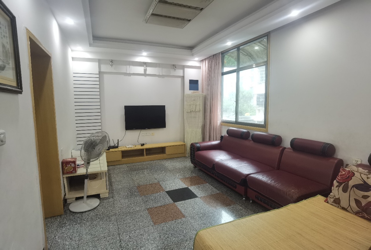 梓山社区(赫山法院宿舍）  3室2厅1卫    800.0元/月室内图