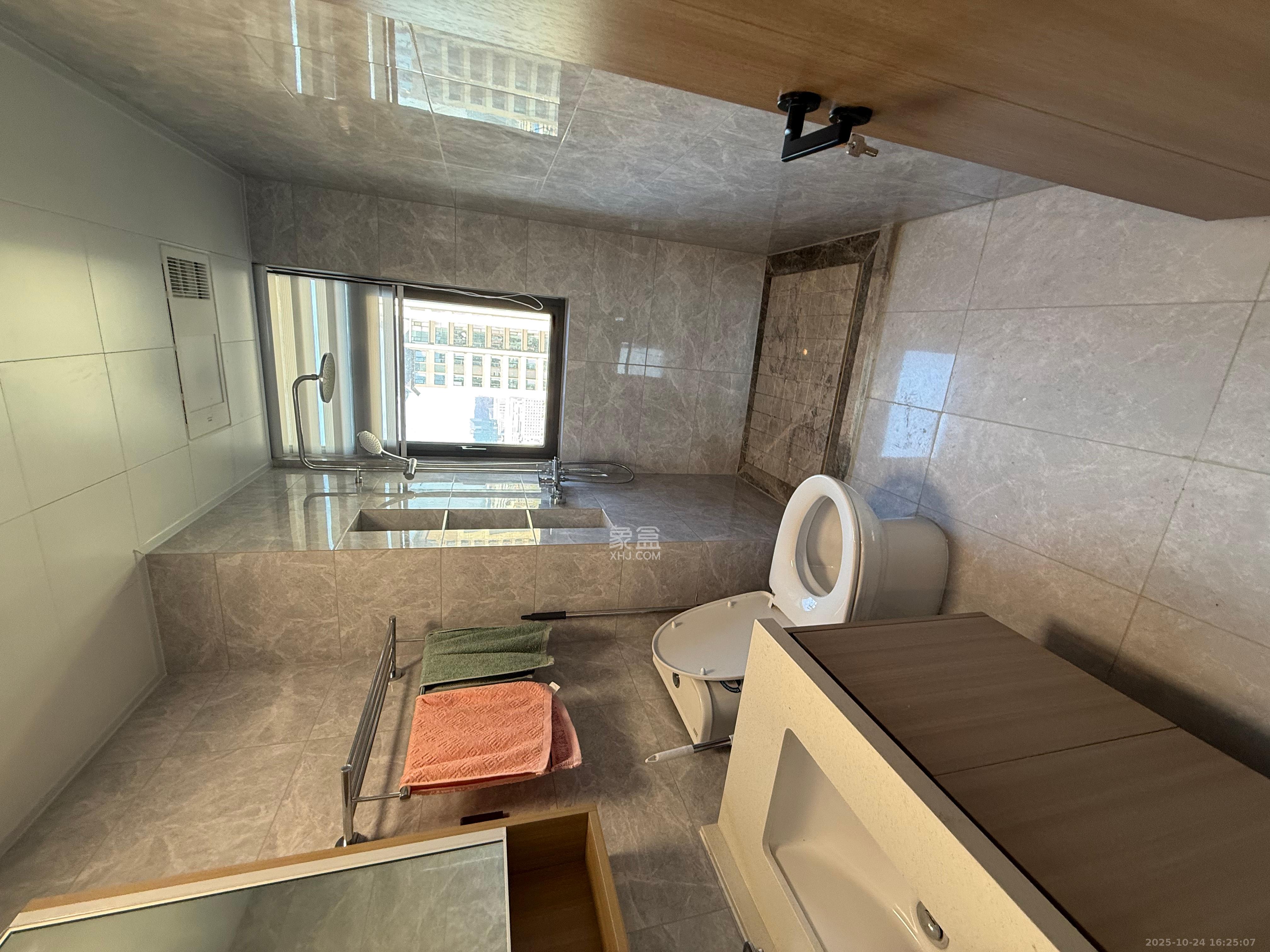 汉唐世家二期  4室2厅2卫    2700.0元/月 汉唐世家二期  4室2厅2卫    2700.0元/月室内图