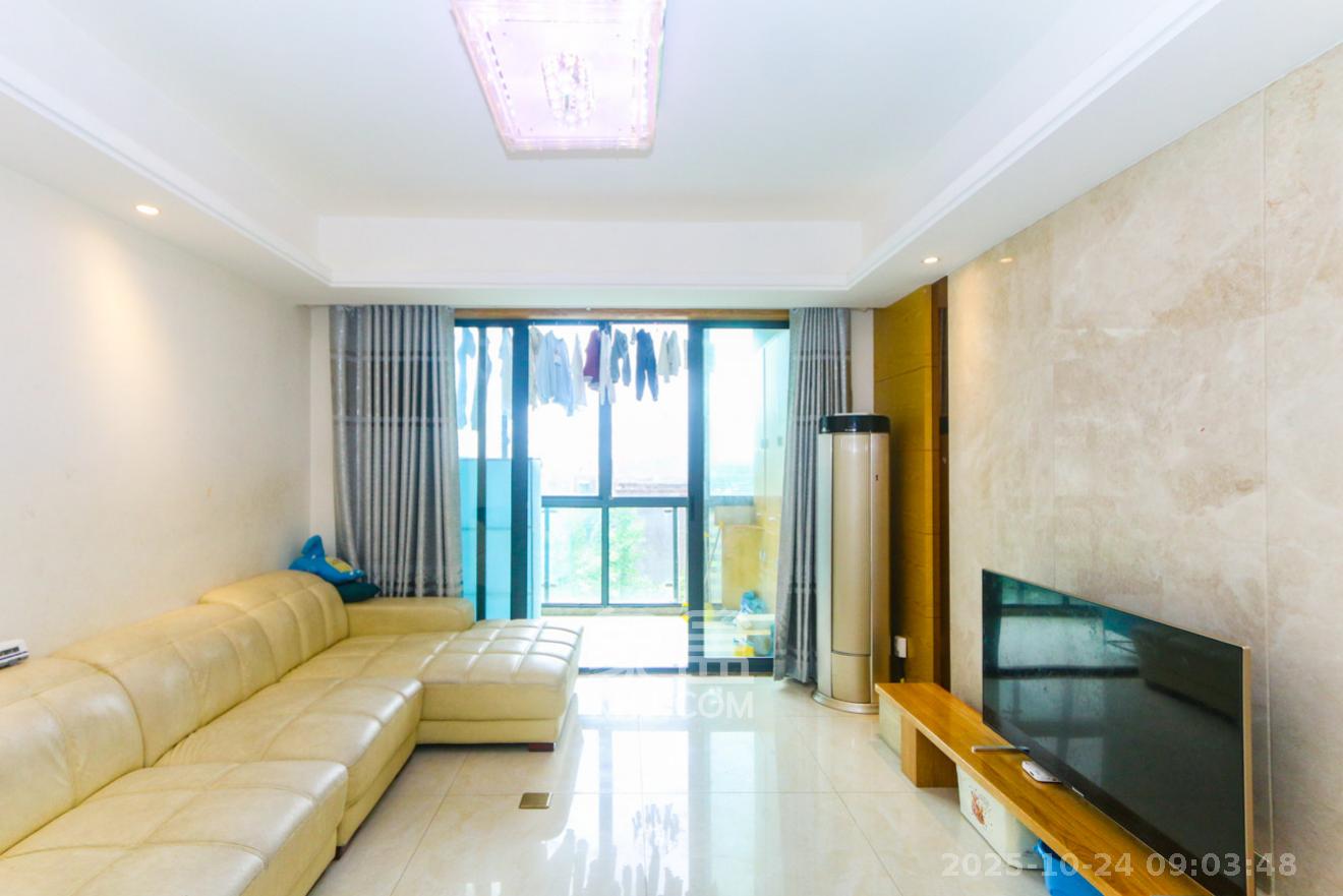 阳光100三期 2室2厅1卫 2100.0元/月 阳光100三期 2室2厅1卫 2100.0元/月室内图