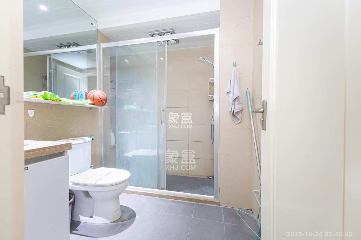 时代倾城一期 3室2厅2卫 82.0万 时代倾城一期 3室2厅2卫 82.0万卫生间