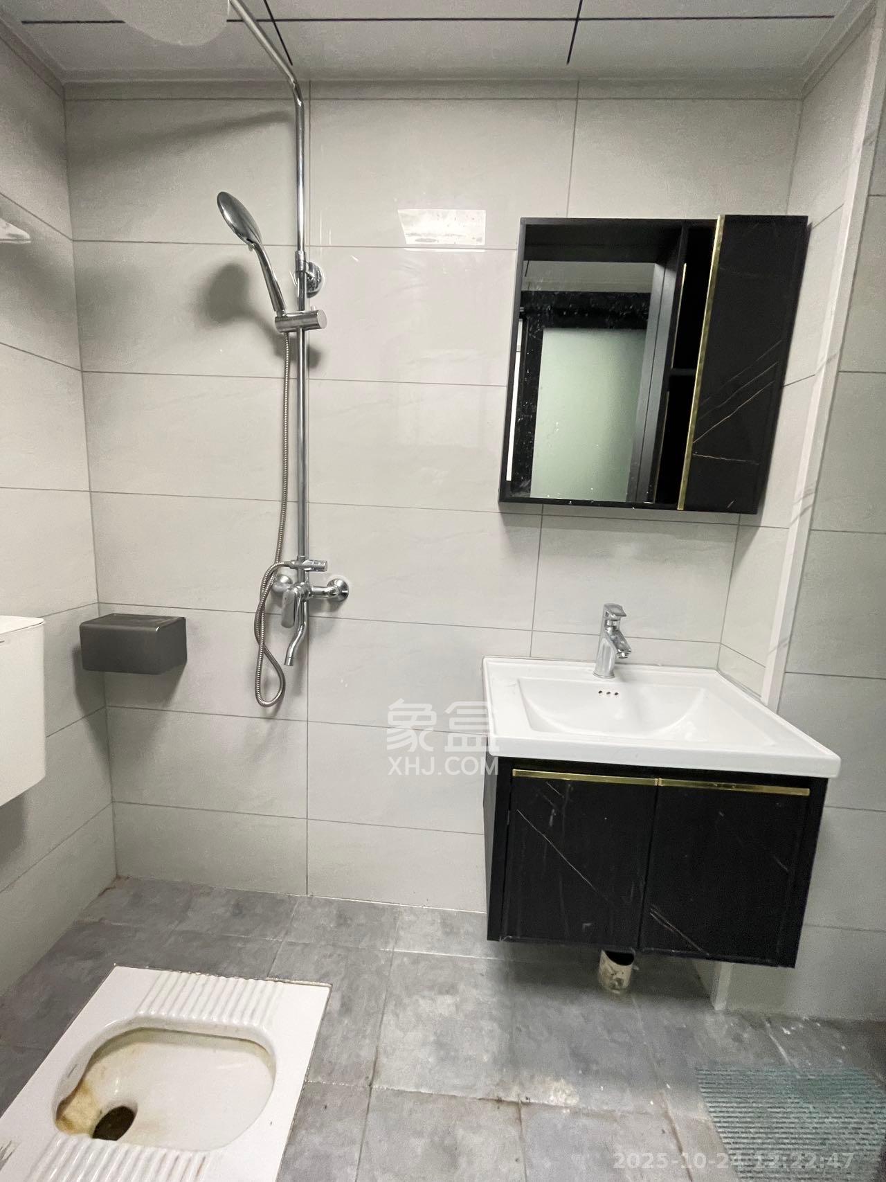 保利麓谷林语I区 1室1厅1卫 1300.0元/月 保利麓谷林语I区 1室1厅1卫 1300.0元/月室内图