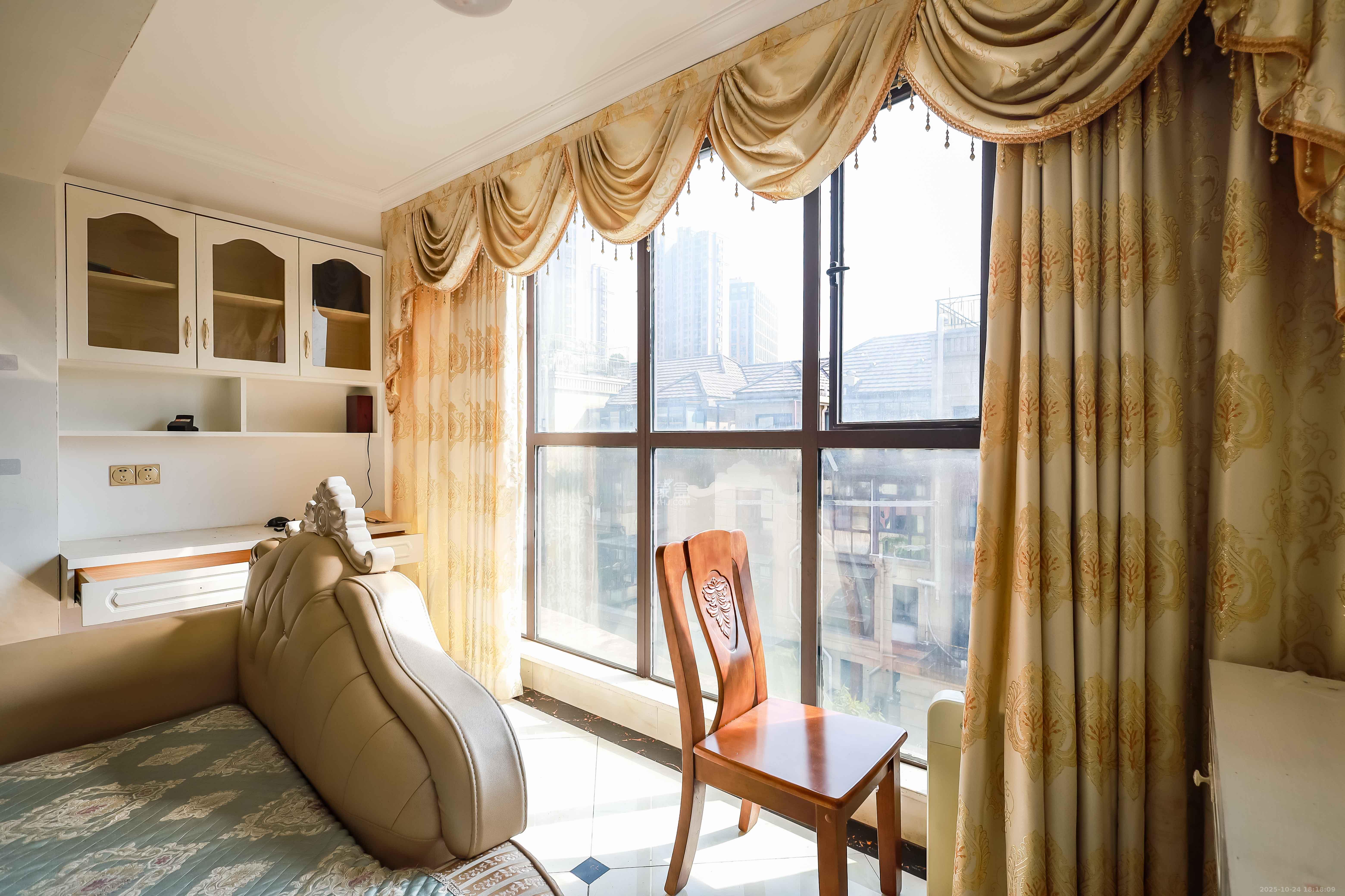 奥克斯缔壹城  3室2厅2卫    3500.0元/月室内图