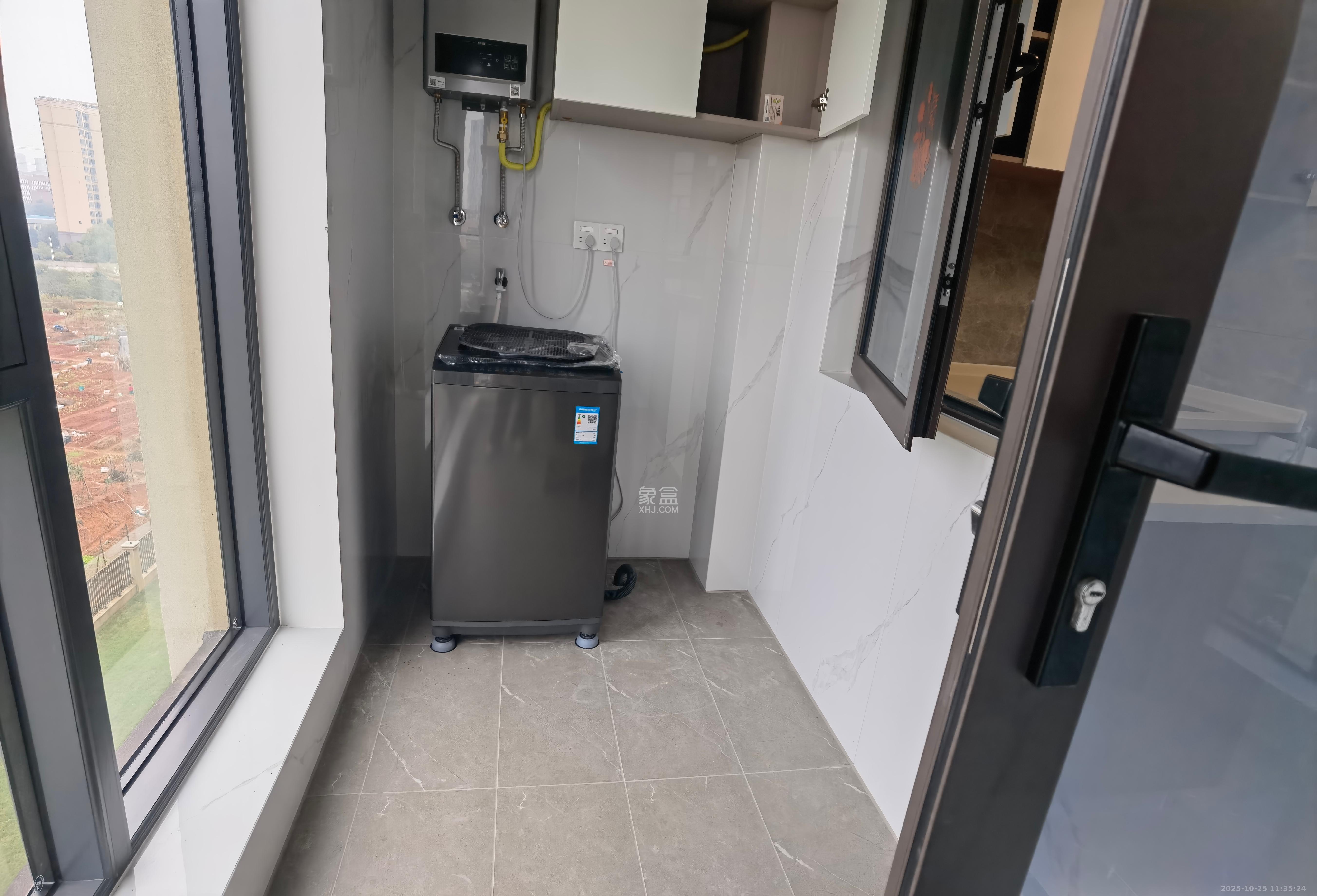 蓝光雍锦府  4室2厅2卫    3000.0元/月室内图