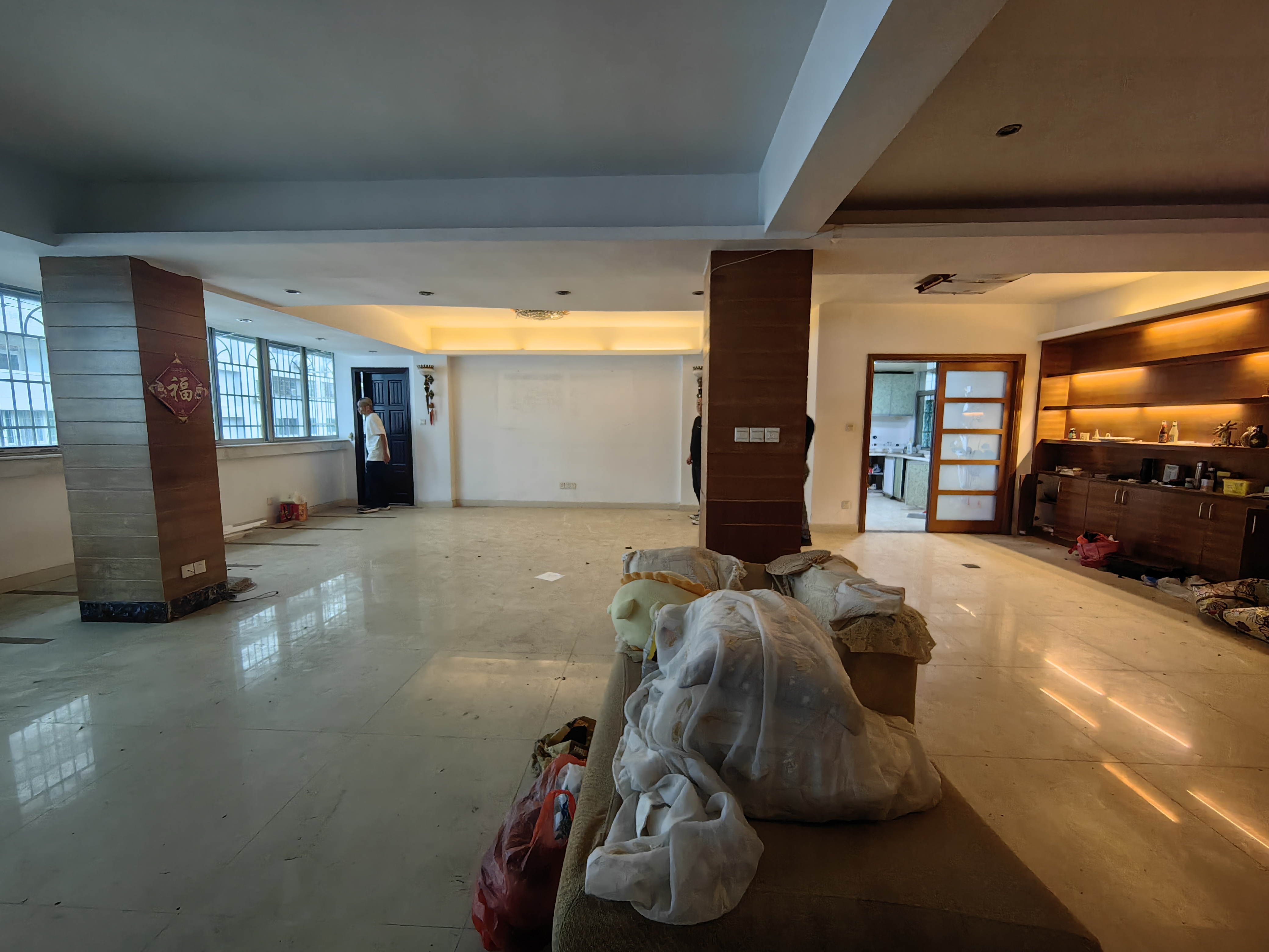 凯建公寓  3室2厅2卫    150.0万 凯建公寓  3室2厅2卫    150.0万客厅