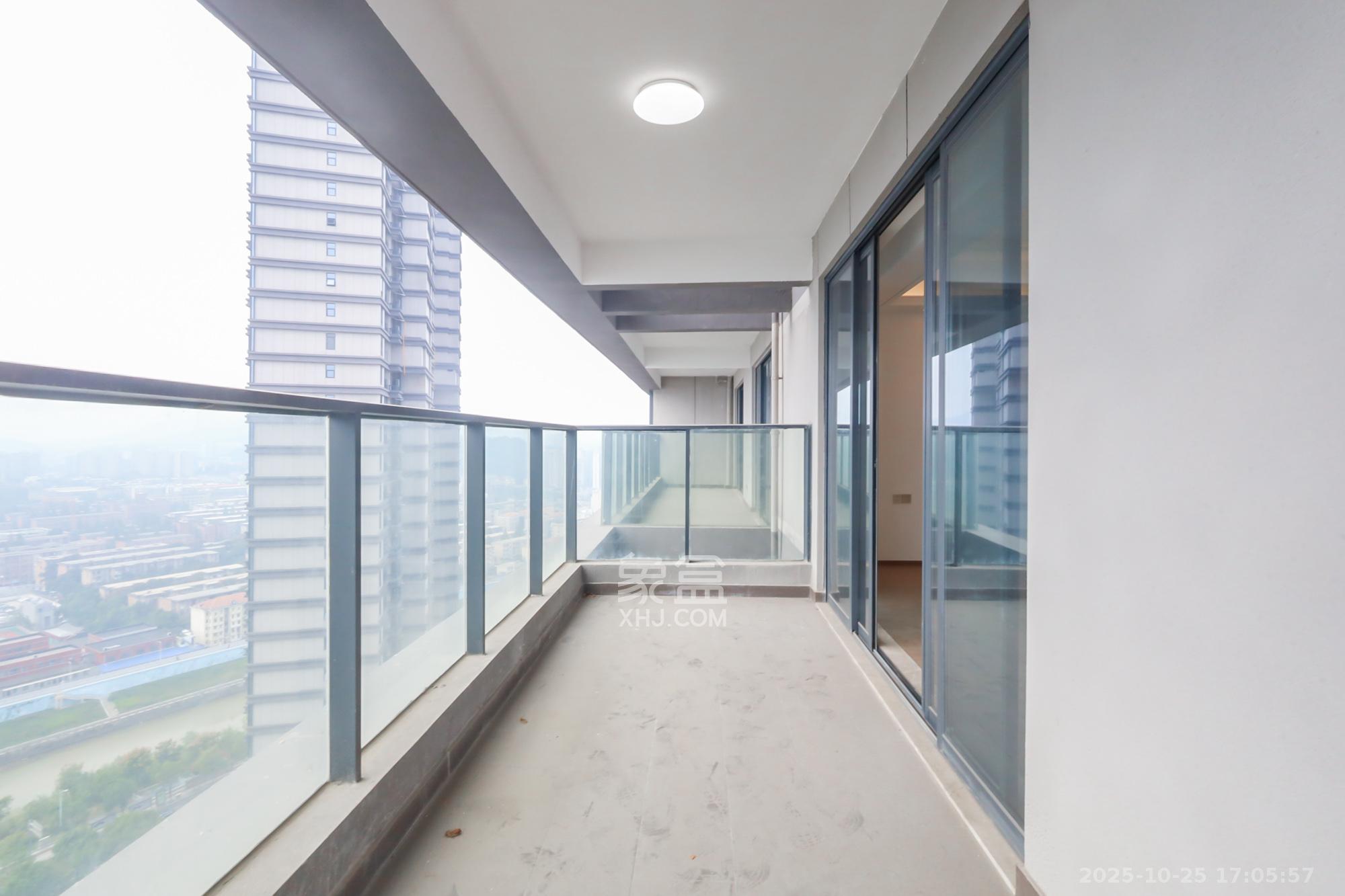 江山印  4室4厅3卫    558.0万 江山印  4室4厅3卫    558.0万阳台