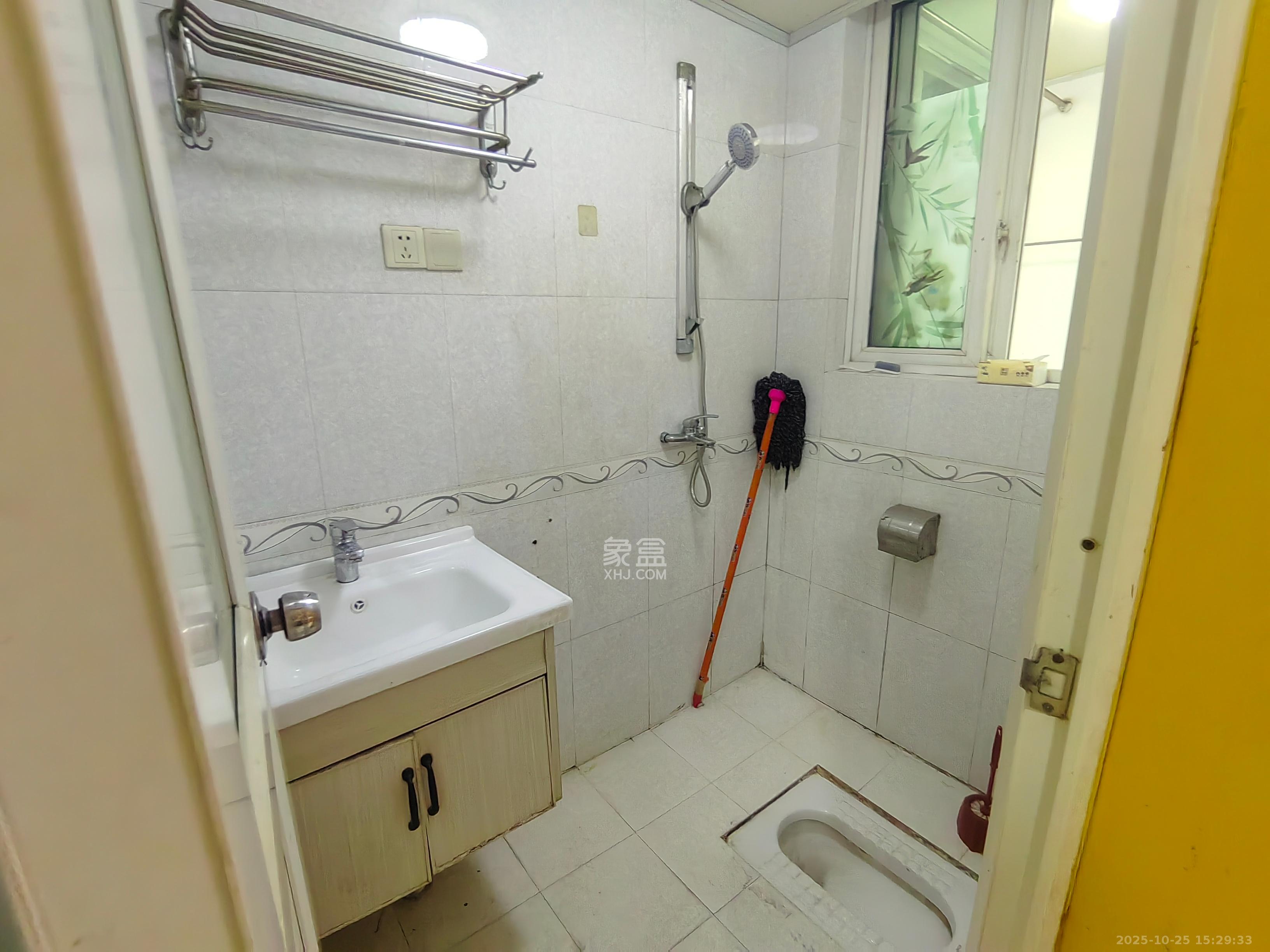 创业乐园  3室2厅2卫    1400.0元/月室内图