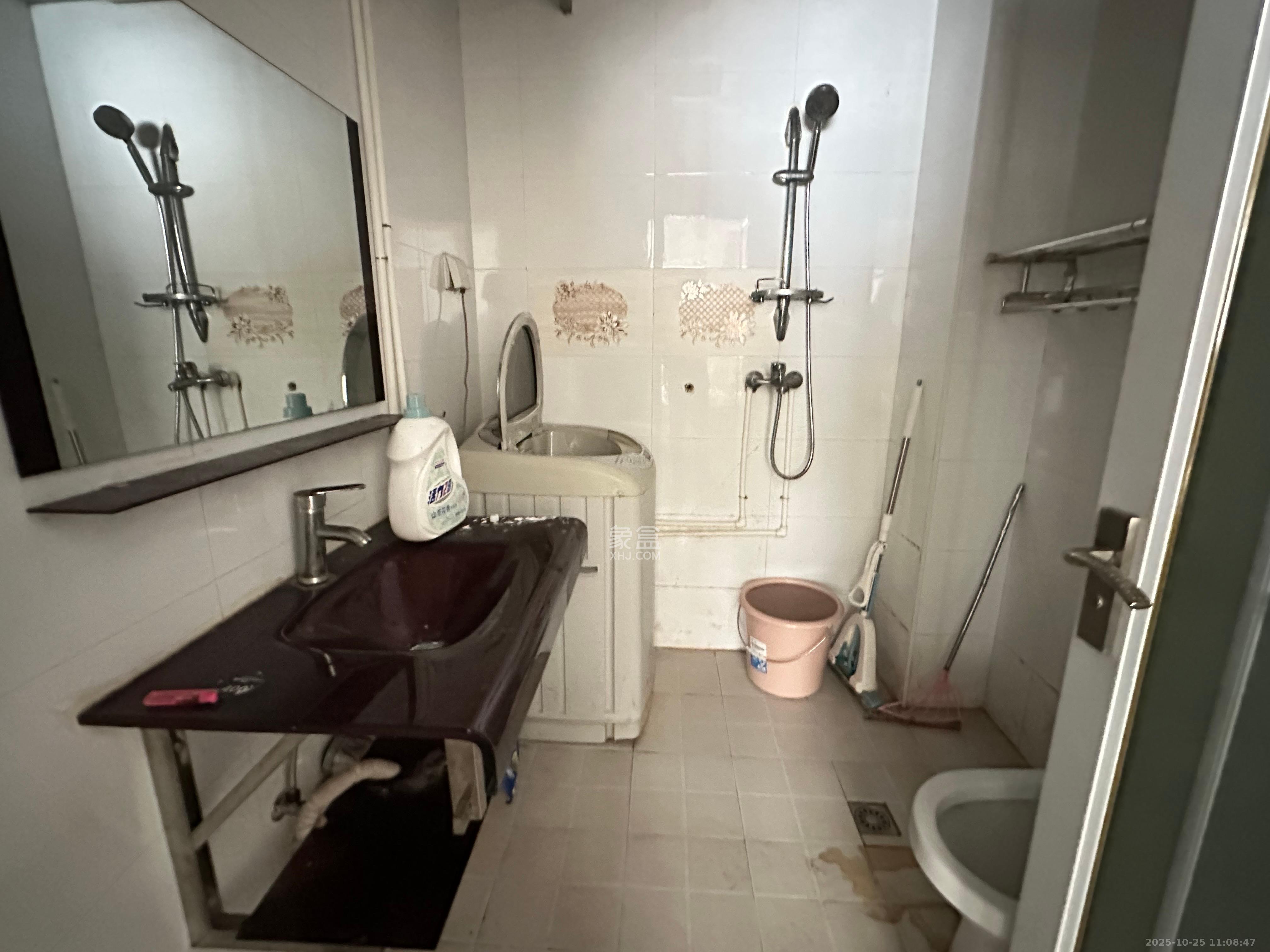 鄱阳小区  2室2厅2卫    1200.0元/月