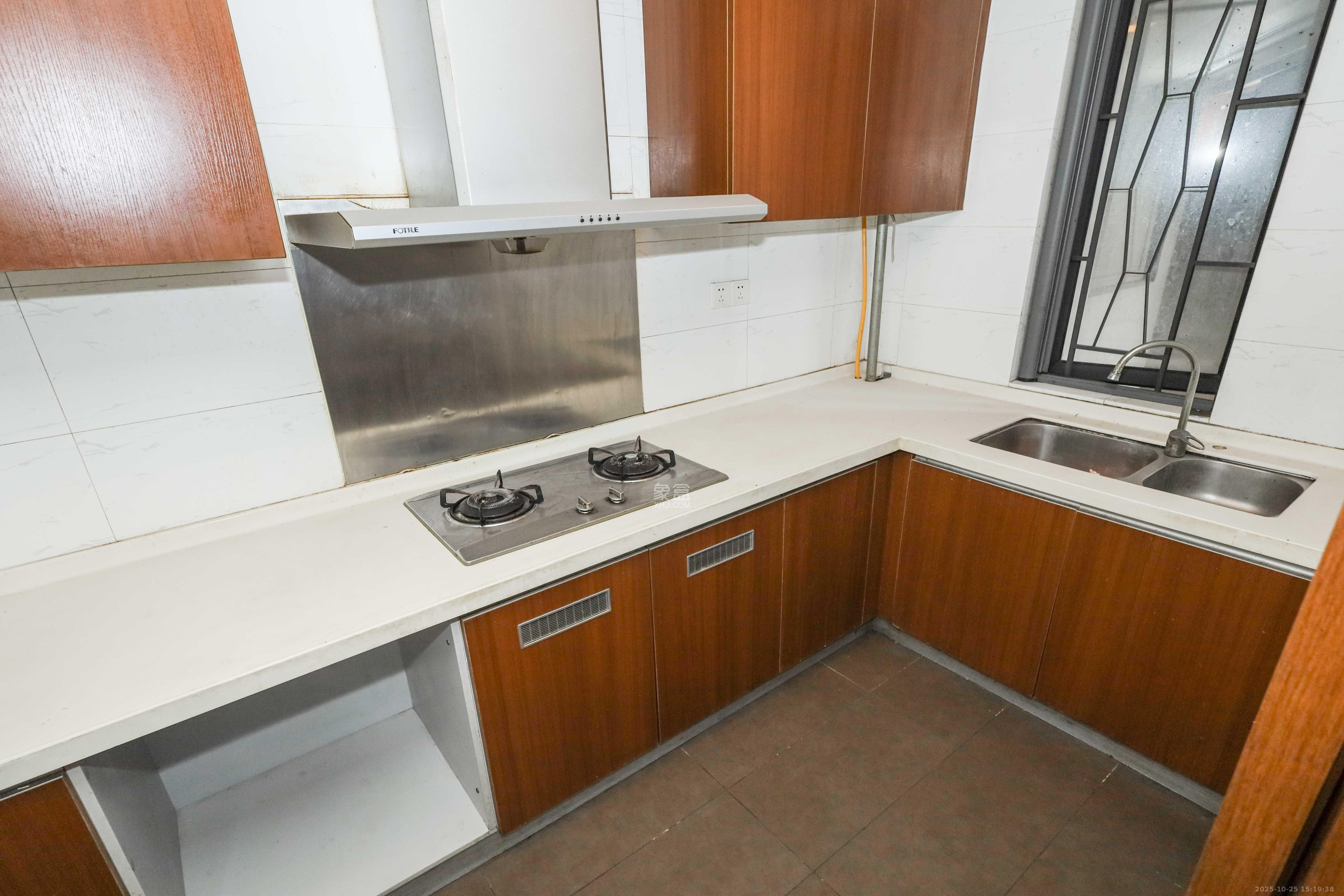 万科城市花园  3室2厅1卫    2200.0元/月室内图