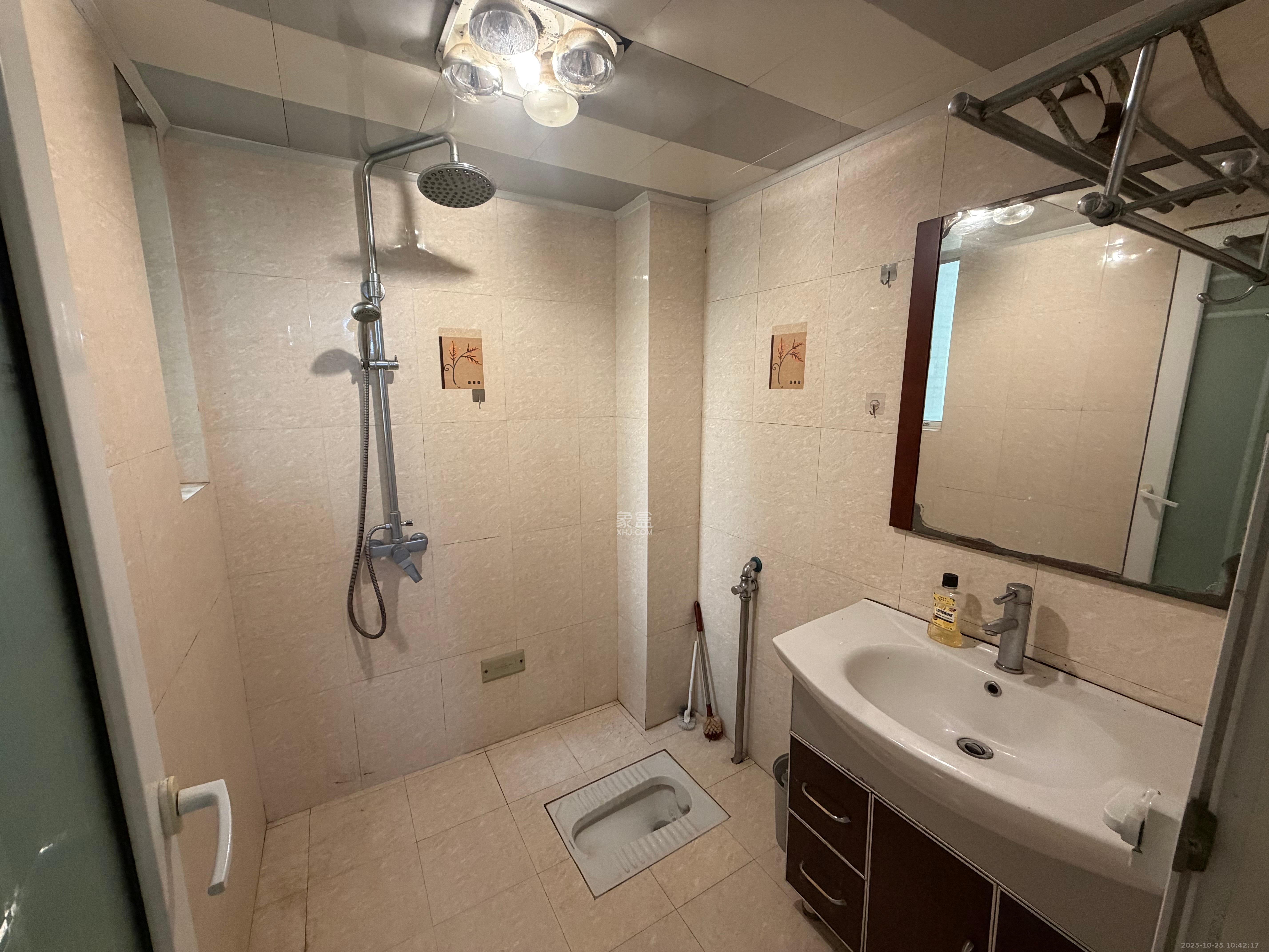 四季美景三期（四季美景水木轩）  1室2厅1卫    2000.0元/月室内图