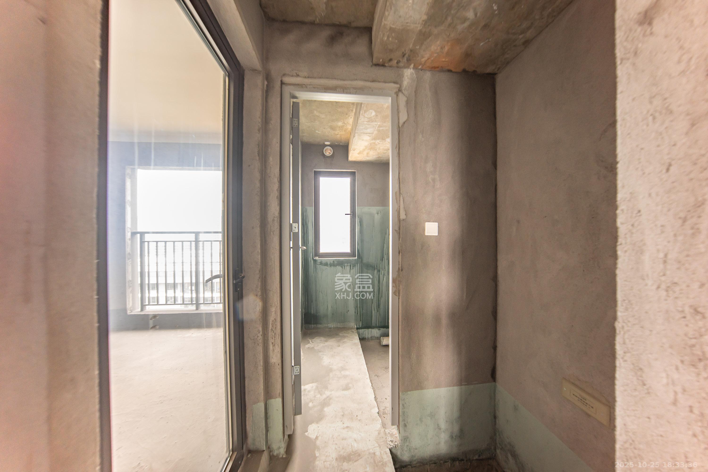 金茂长沙国际社区  2室2厅2卫    120.0万卫生间