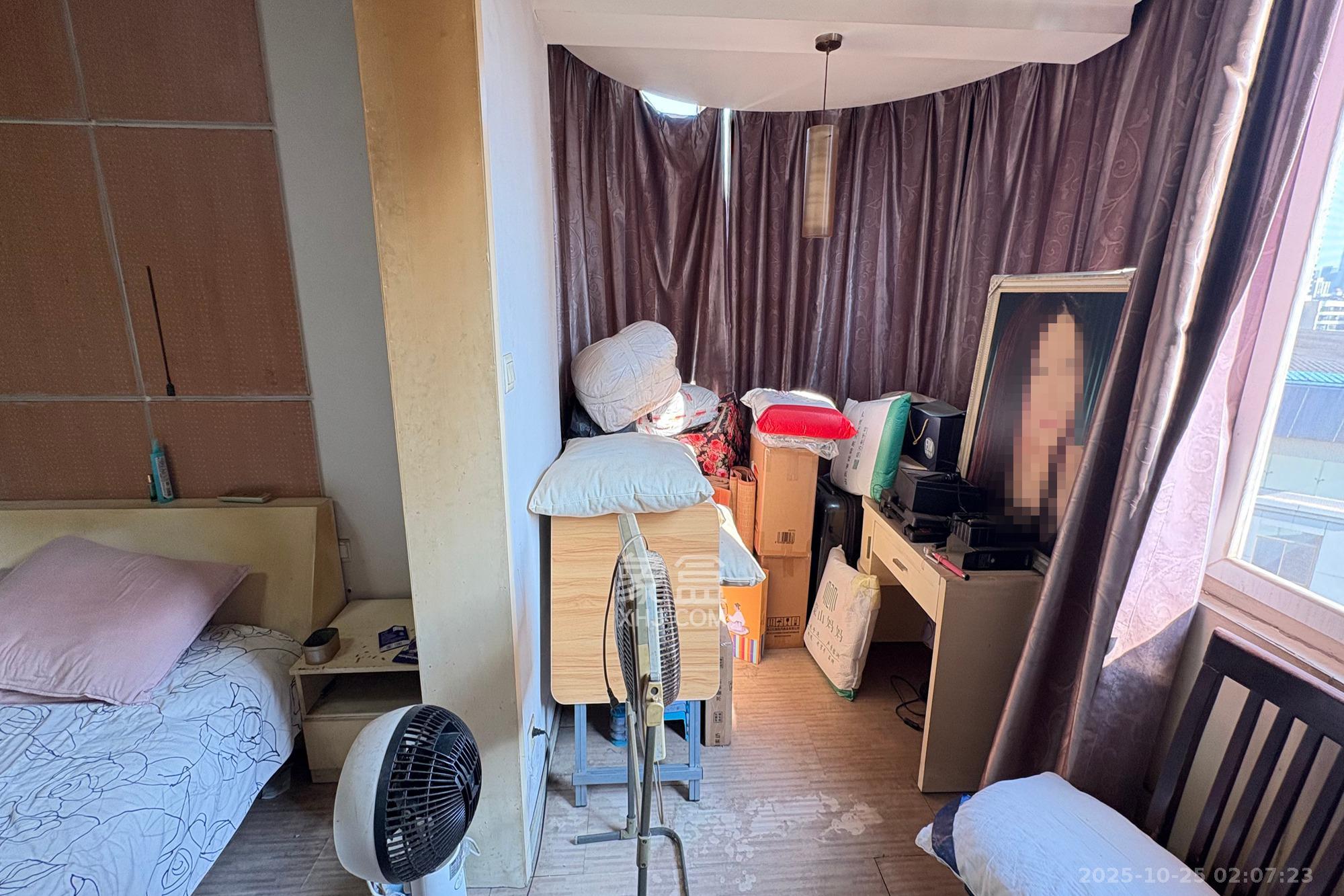 滨湖嘉园（湖滨小区）  3室2厅2卫    92.0万阳台