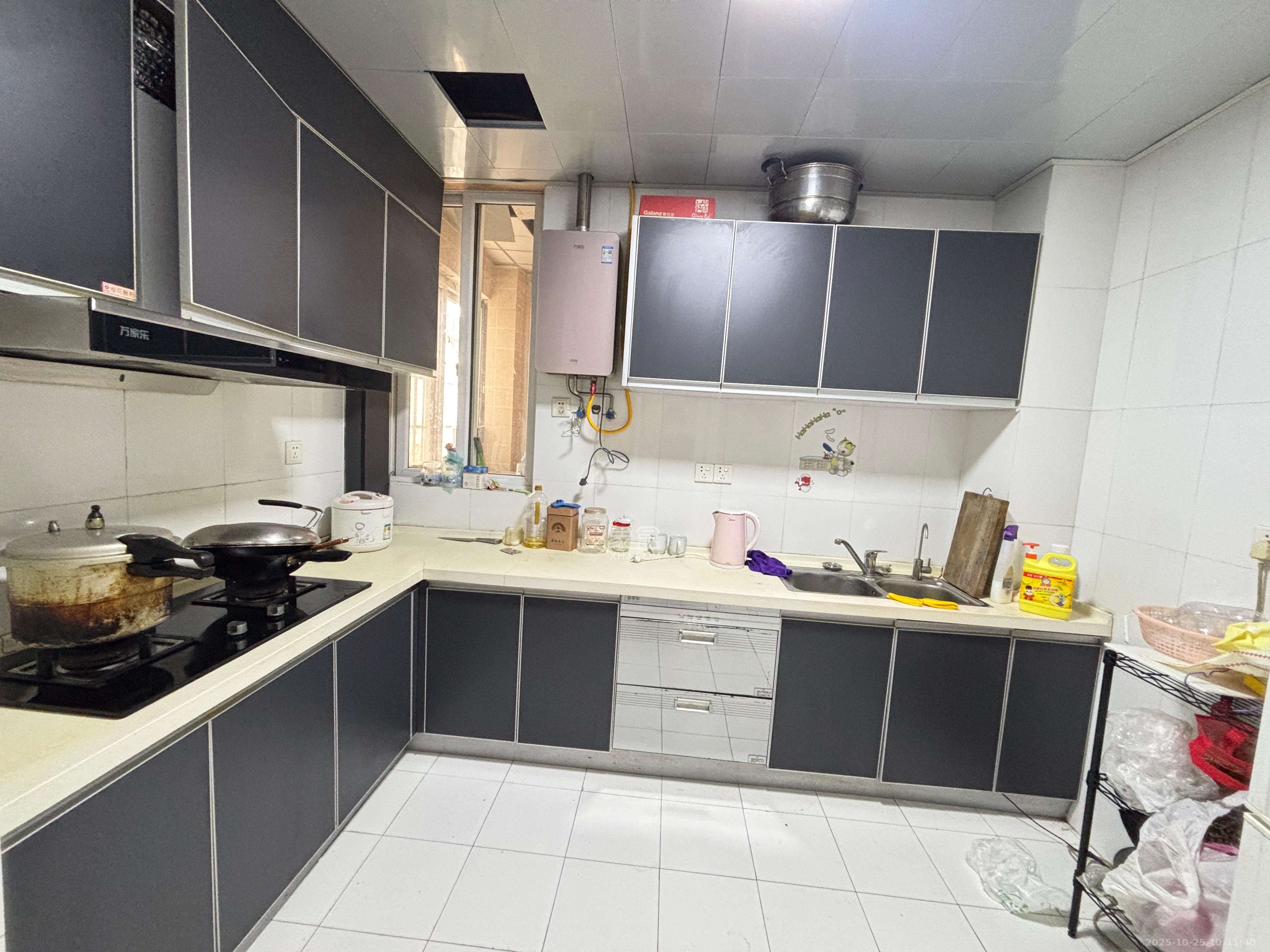 星沙教师公寓 3室2厅2卫 1700.0元/月 星沙教师公寓 3室2厅2卫 1700.0元/月室内图