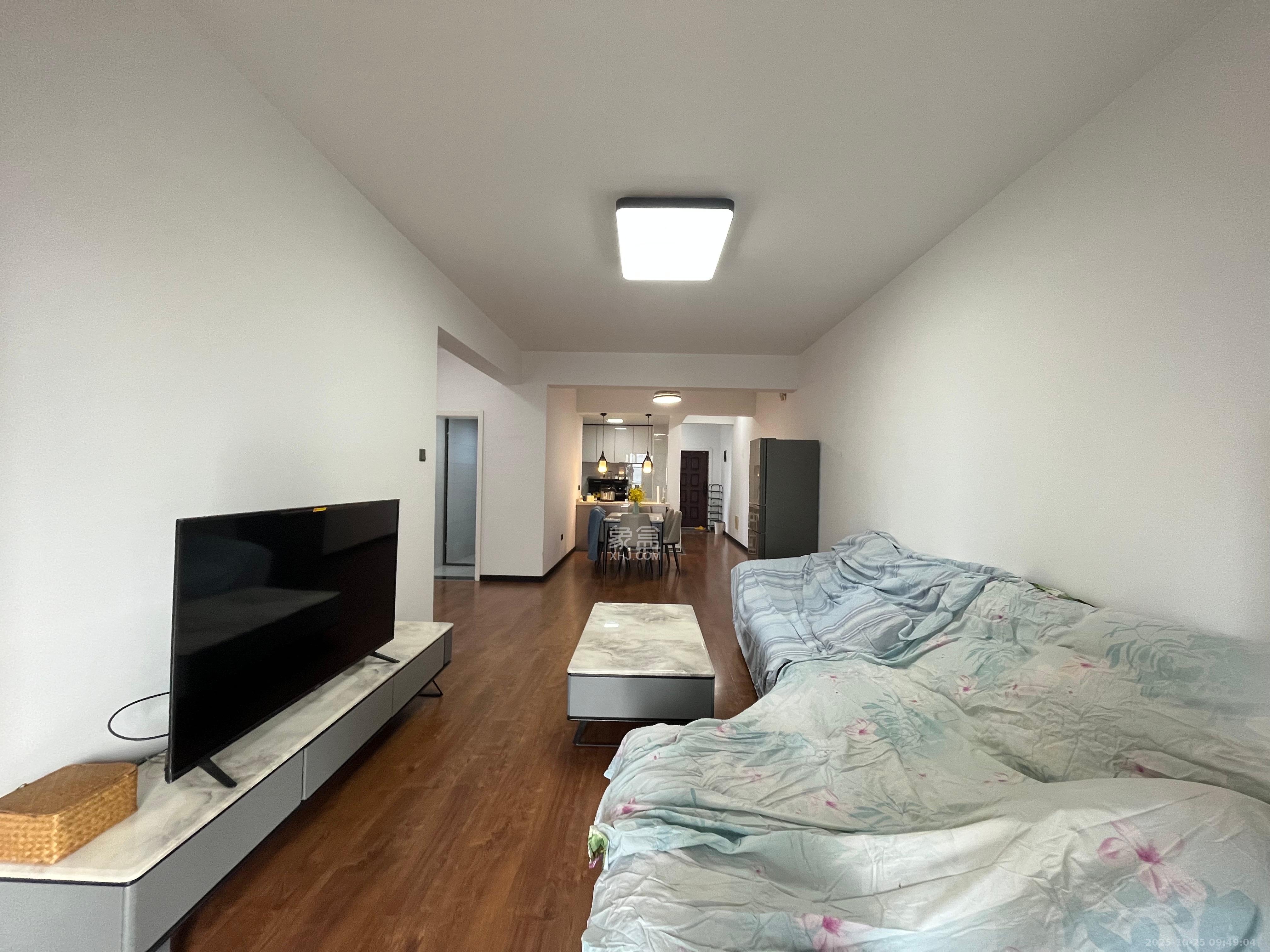 藏珑湖上国际花园  3室2厅1卫    3500.0元/月室内图