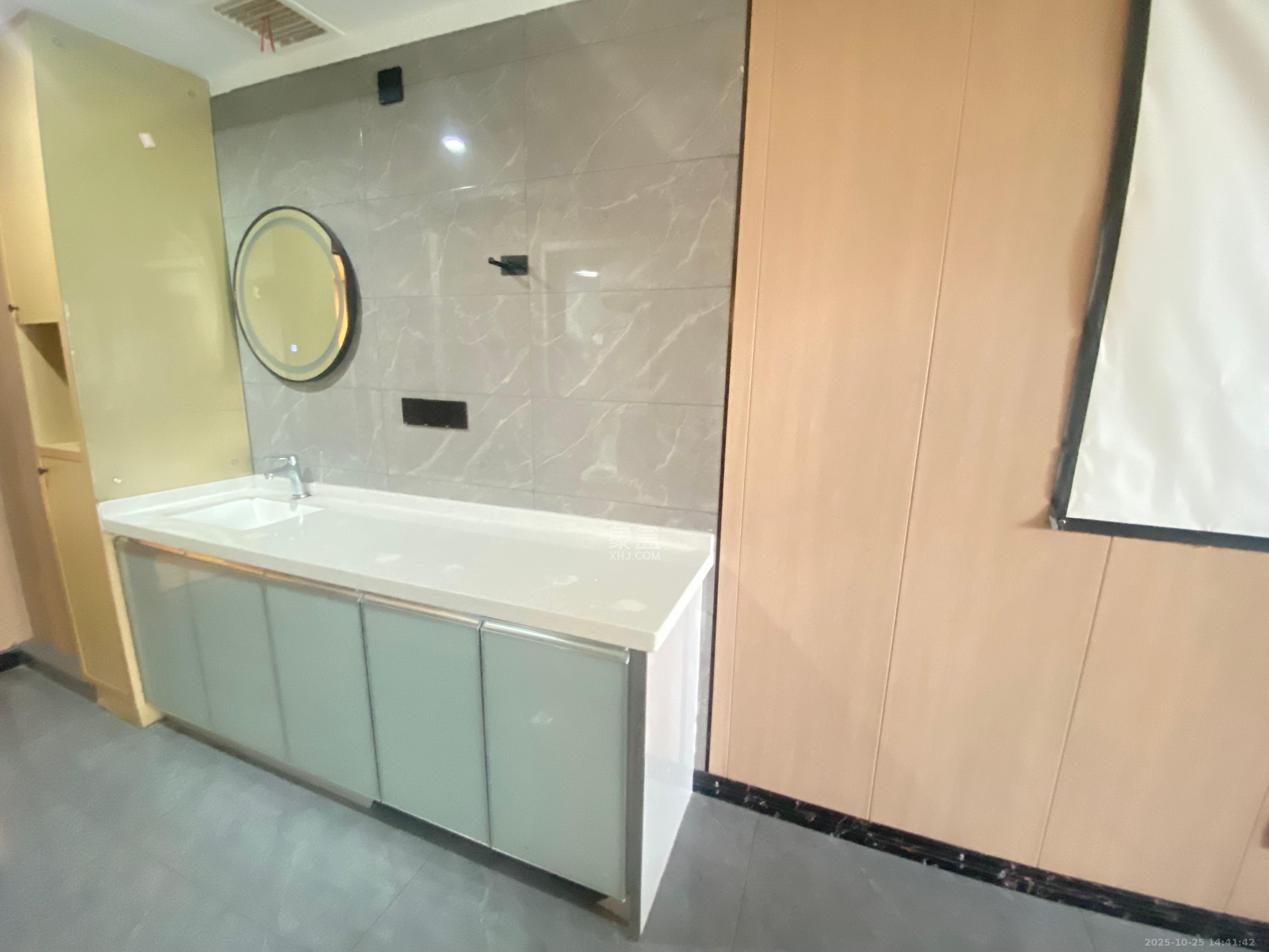 保利中环广场(保利中悦苑) 1室1厅1卫 1600.0元/月 保利中环广场(保利中悦苑) 1室1厅1卫 1600.0元/月室内图