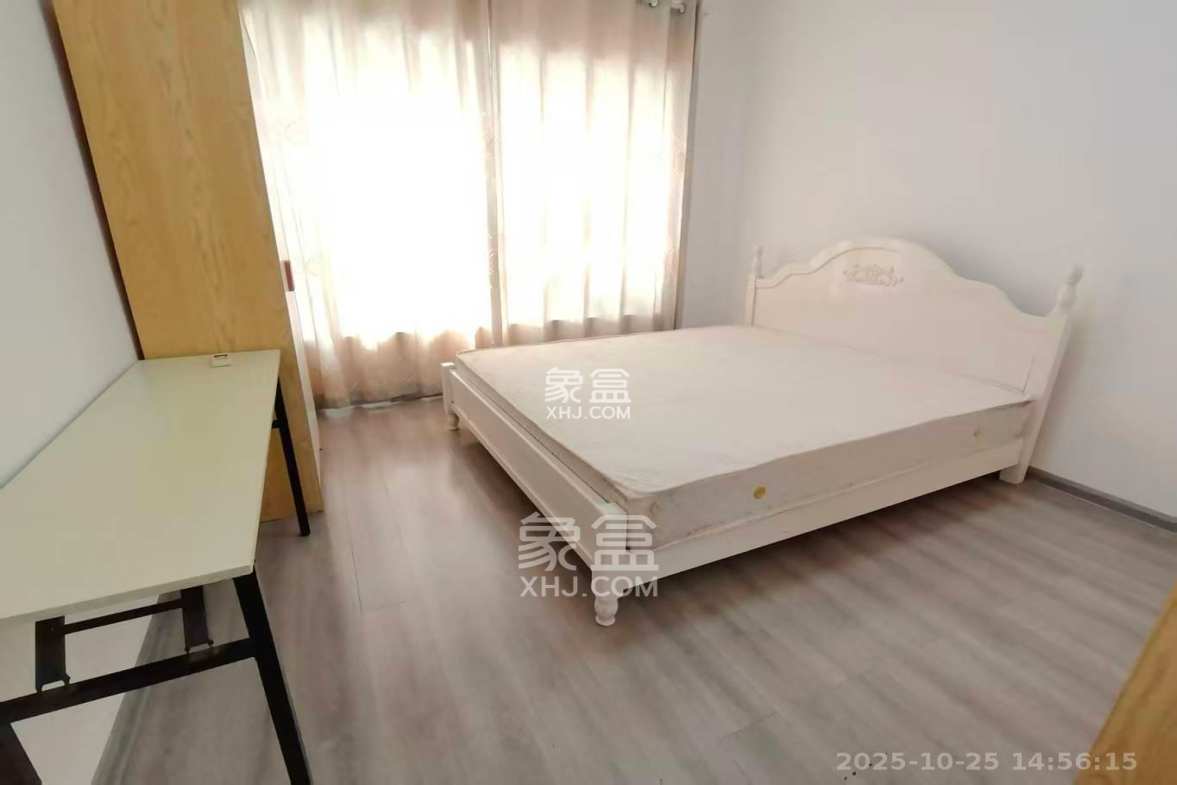 荣泰广场  4室2厅2卫    2700.0元/月 荣泰广场  4室2厅2卫    2700.0元/月室内图