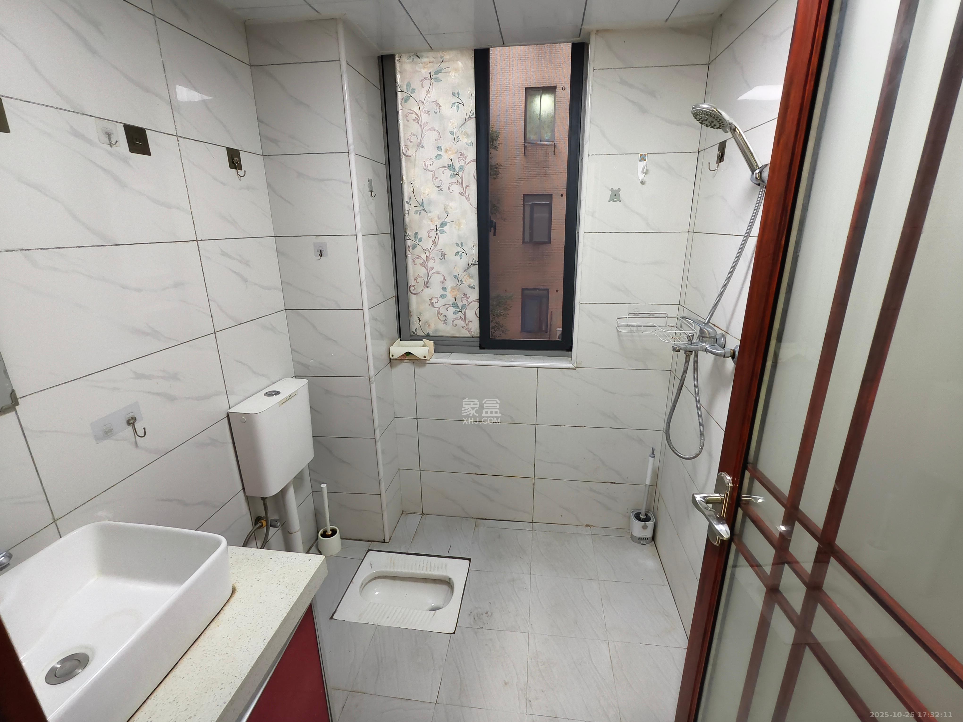 荣升家园(湘江熙岸)  3室2厅1卫    2300.0元/月 荣升家园(湘江熙岸)  3室2厅1卫    2300.0元/月室内图