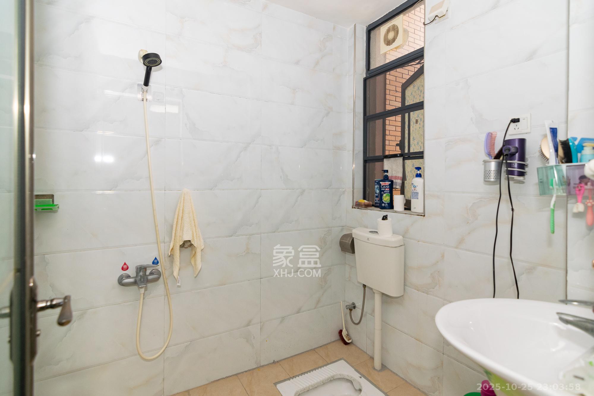 澳海澜庭  2室2厅1卫    43.0万卫生间