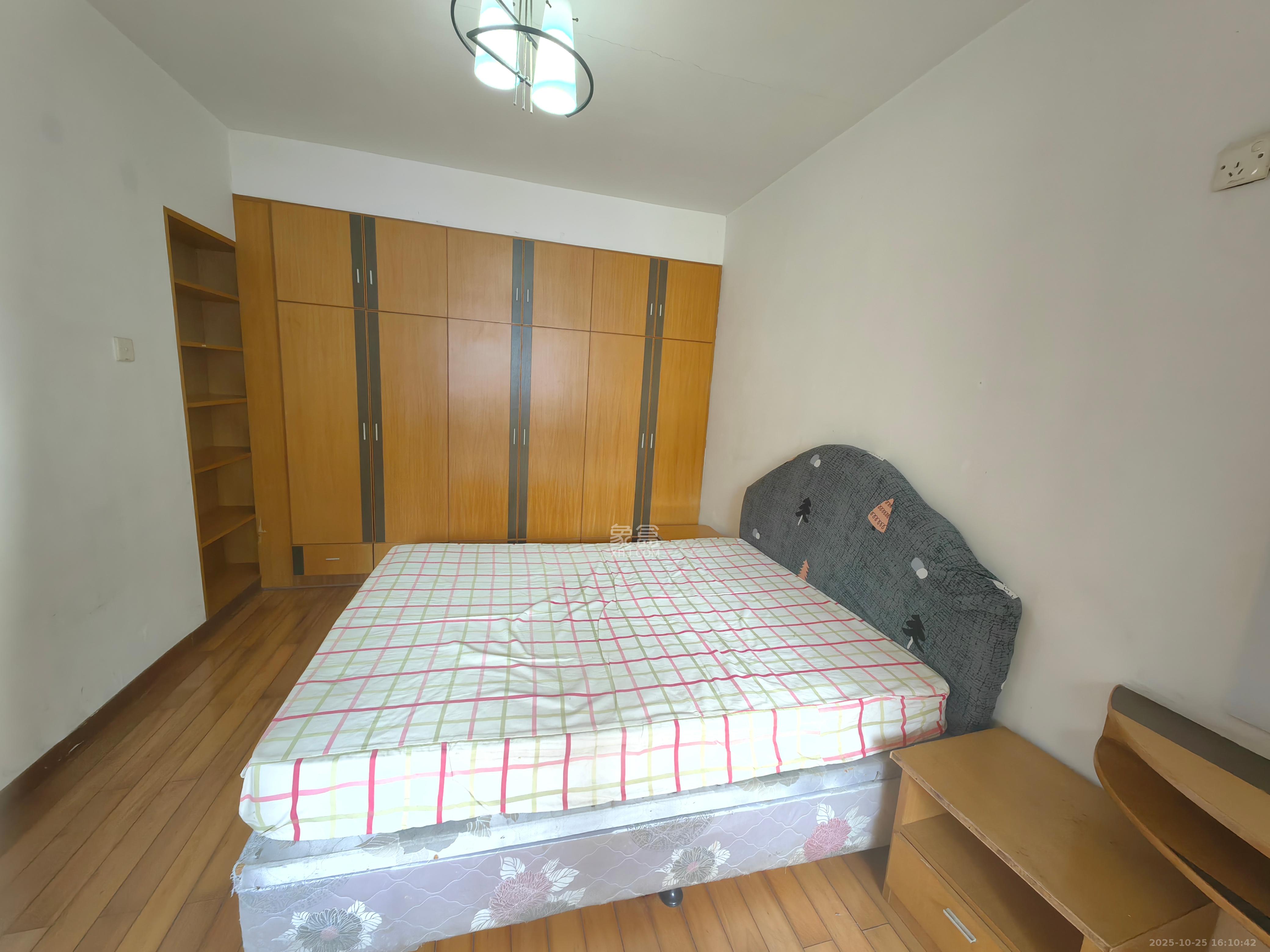 塔松小区  2室1厅1卫    1500.0元/月 塔松小区  2室1厅1卫    1500.0元/月室内图