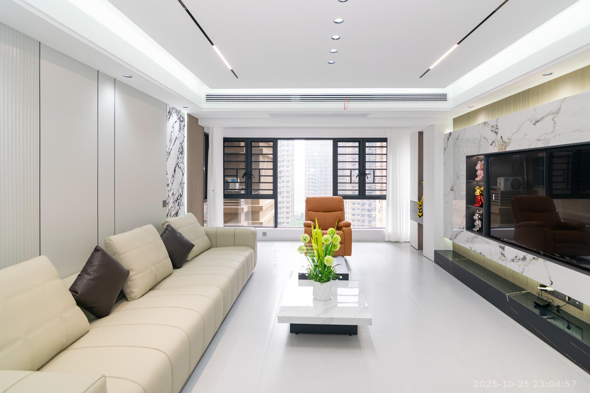 润和长郡(润和紫郡二三期) 5室2厅2卫 137.0万 润和长郡(润和紫郡二三期) 5室2厅2卫 137.0万客厅